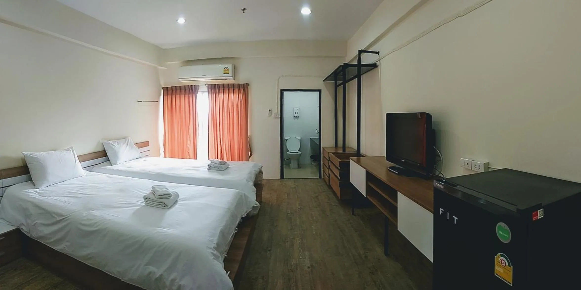 Superior Twin Room with Balcony in Komol Residence Bangkok