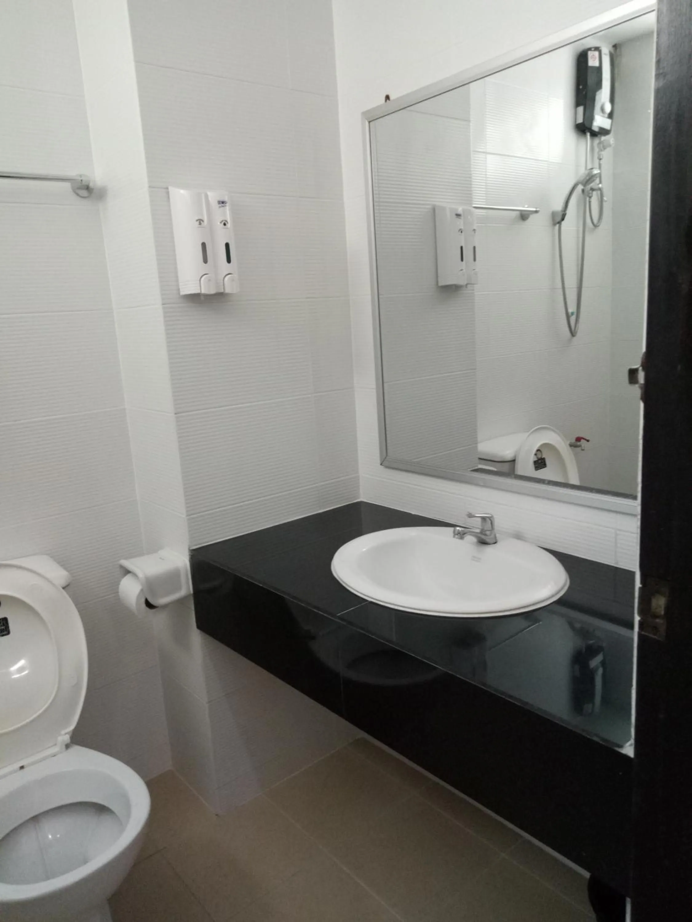 Superior Double Room in Komol Residence Bangkok