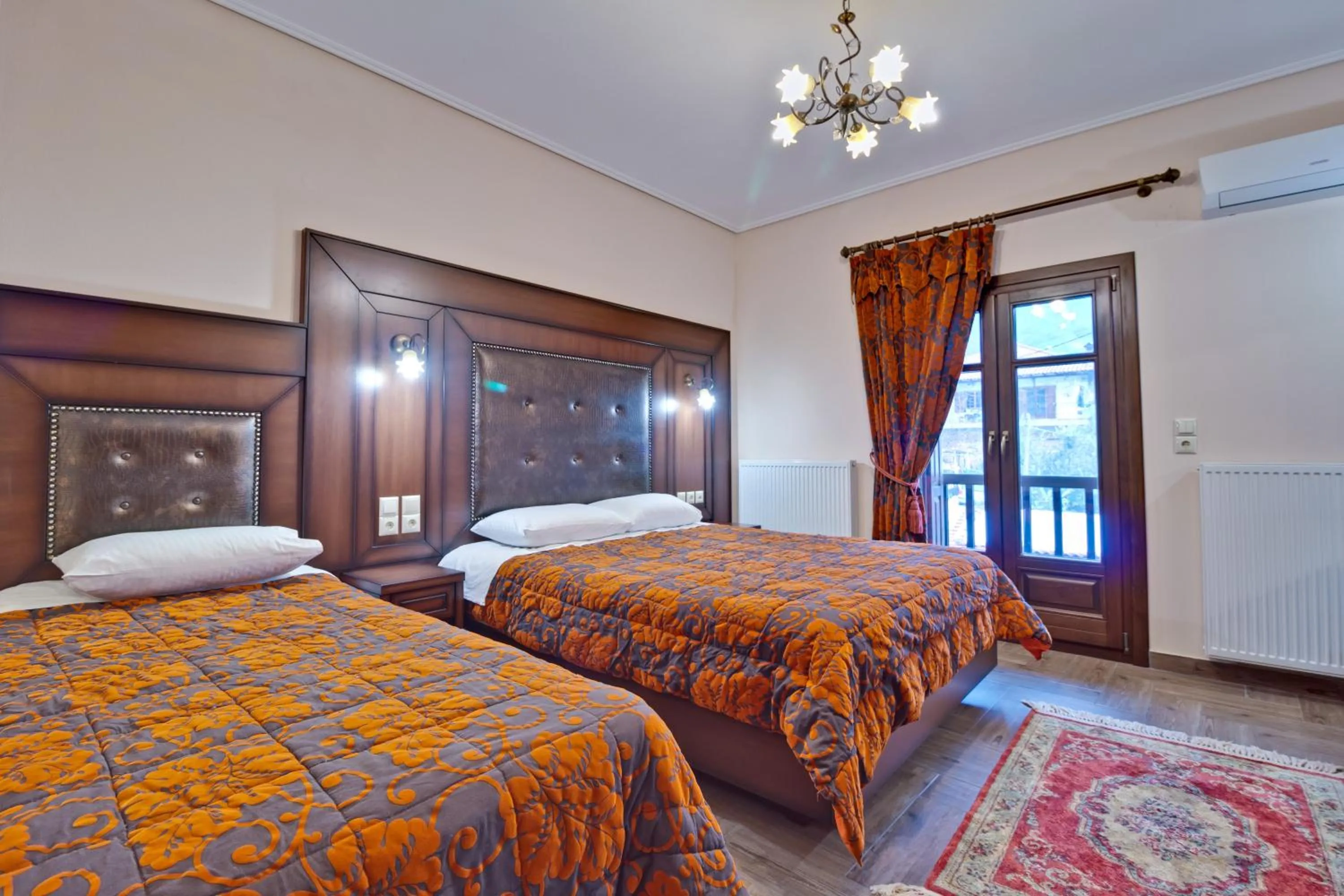 Family Apartment with Balcony and Meteora View in Alsos House