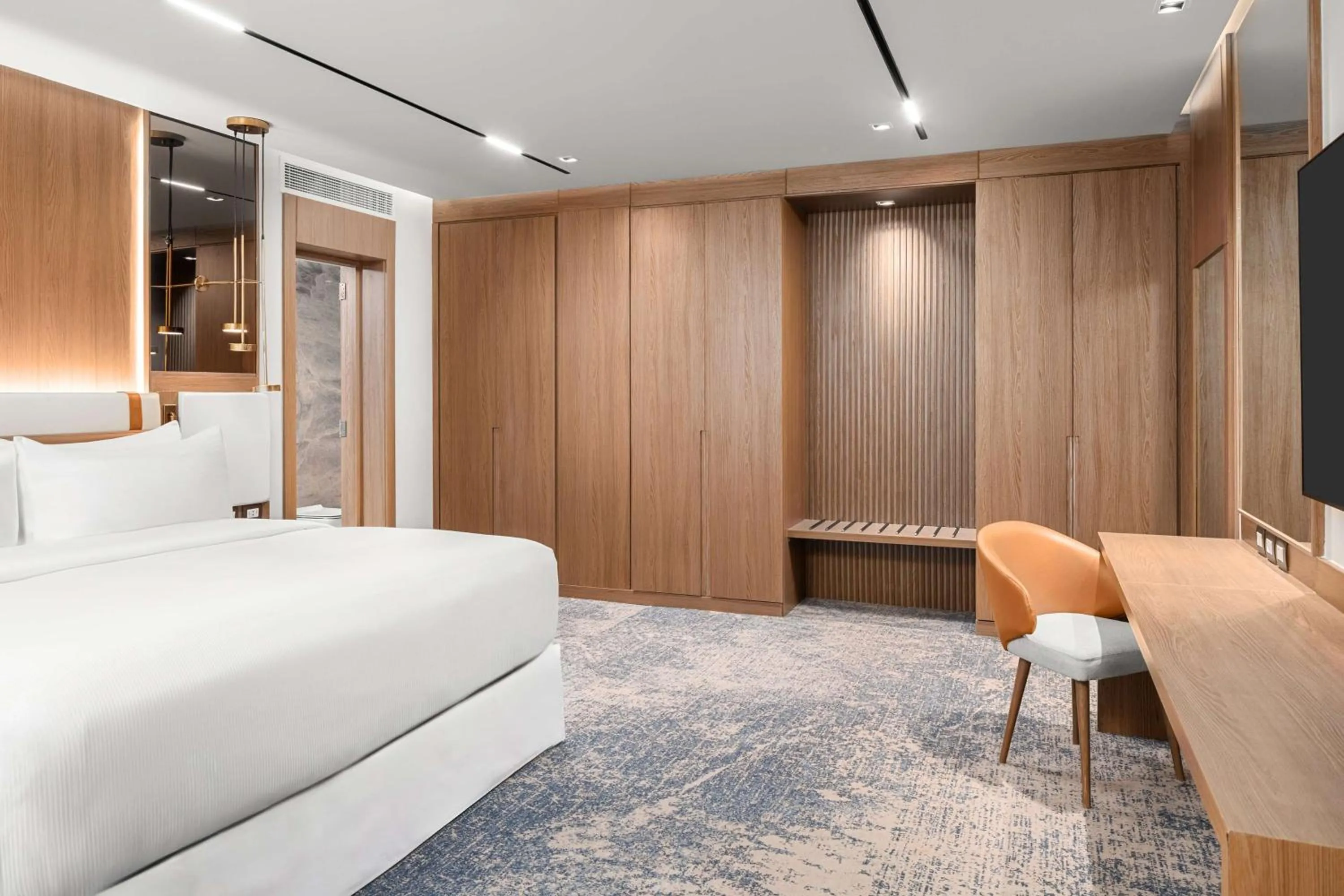 Royal Deluxe Suite in Hilton Alexandria Green Plaza