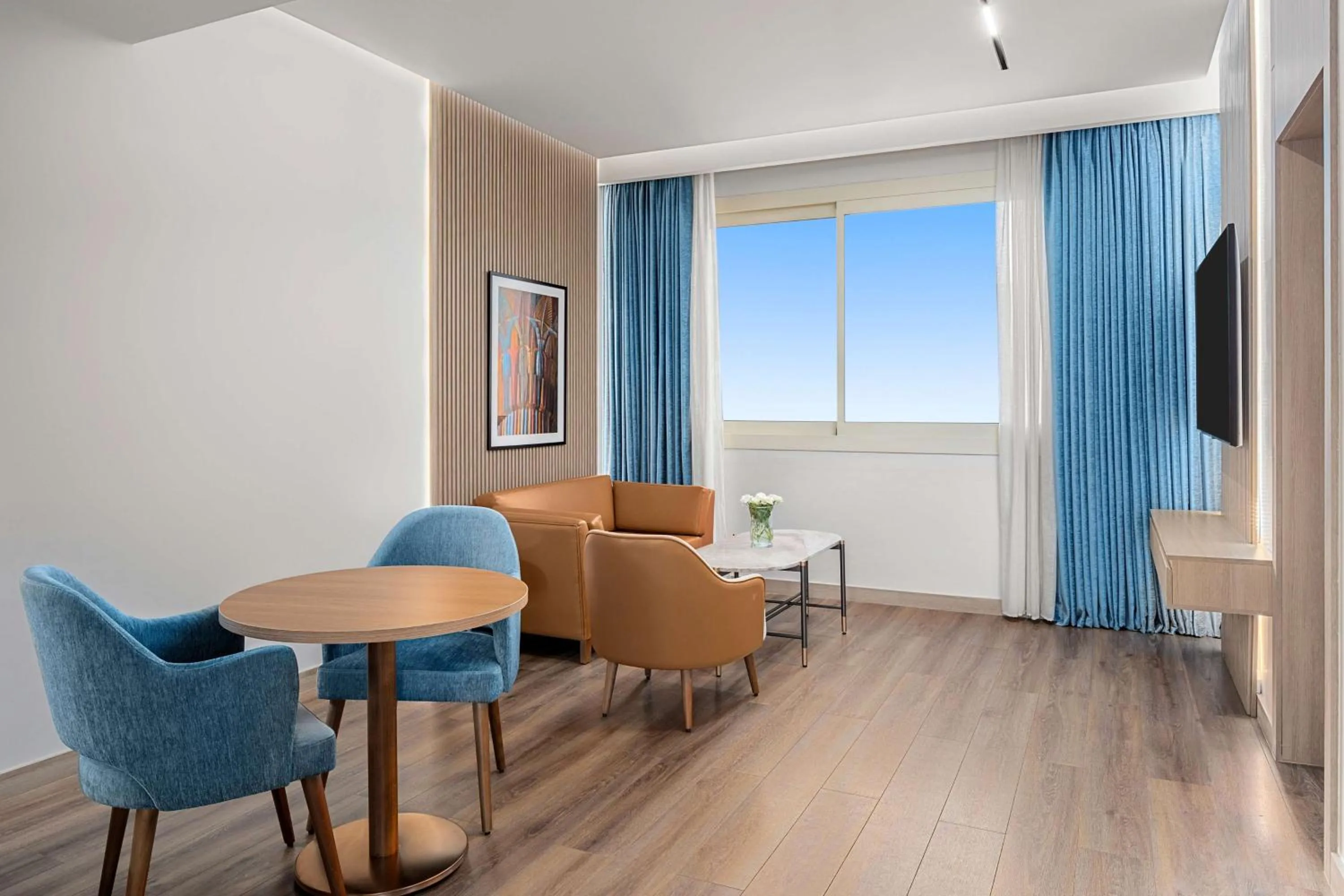 Deluxe Executive Junior Suite in Hilton Alexandria Green Plaza