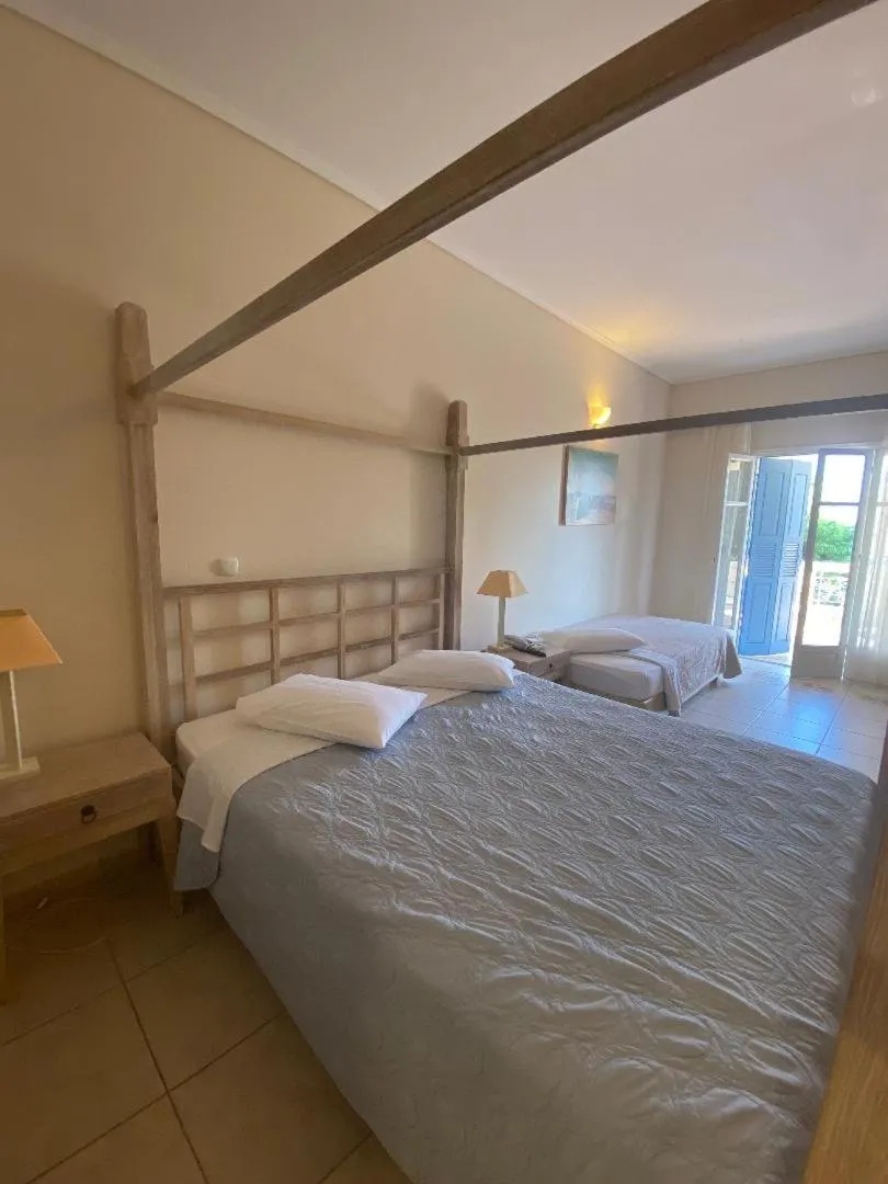 Superior Room with Jacuzzi in Alonissos Beach Bungalows And Suites Hotel