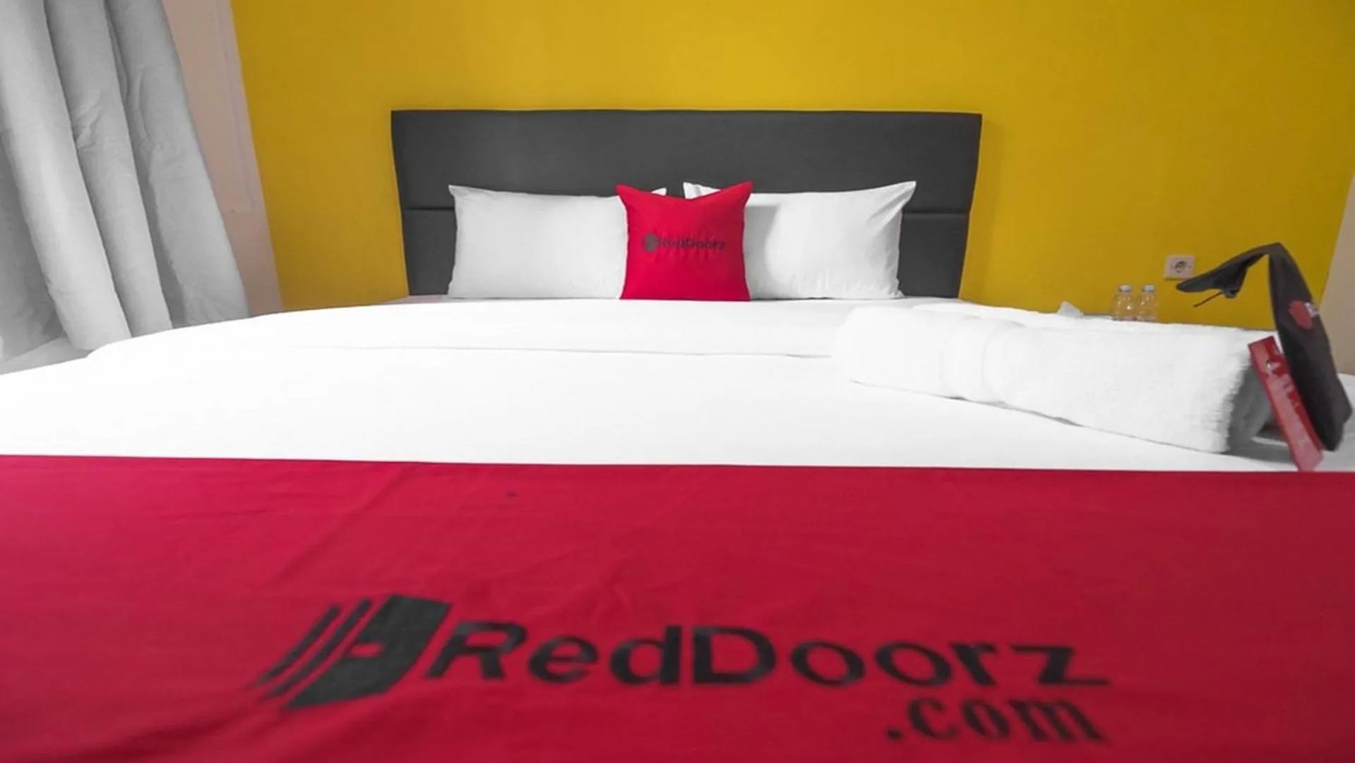Double Room in RedDoorz near ITC Mangga Dua