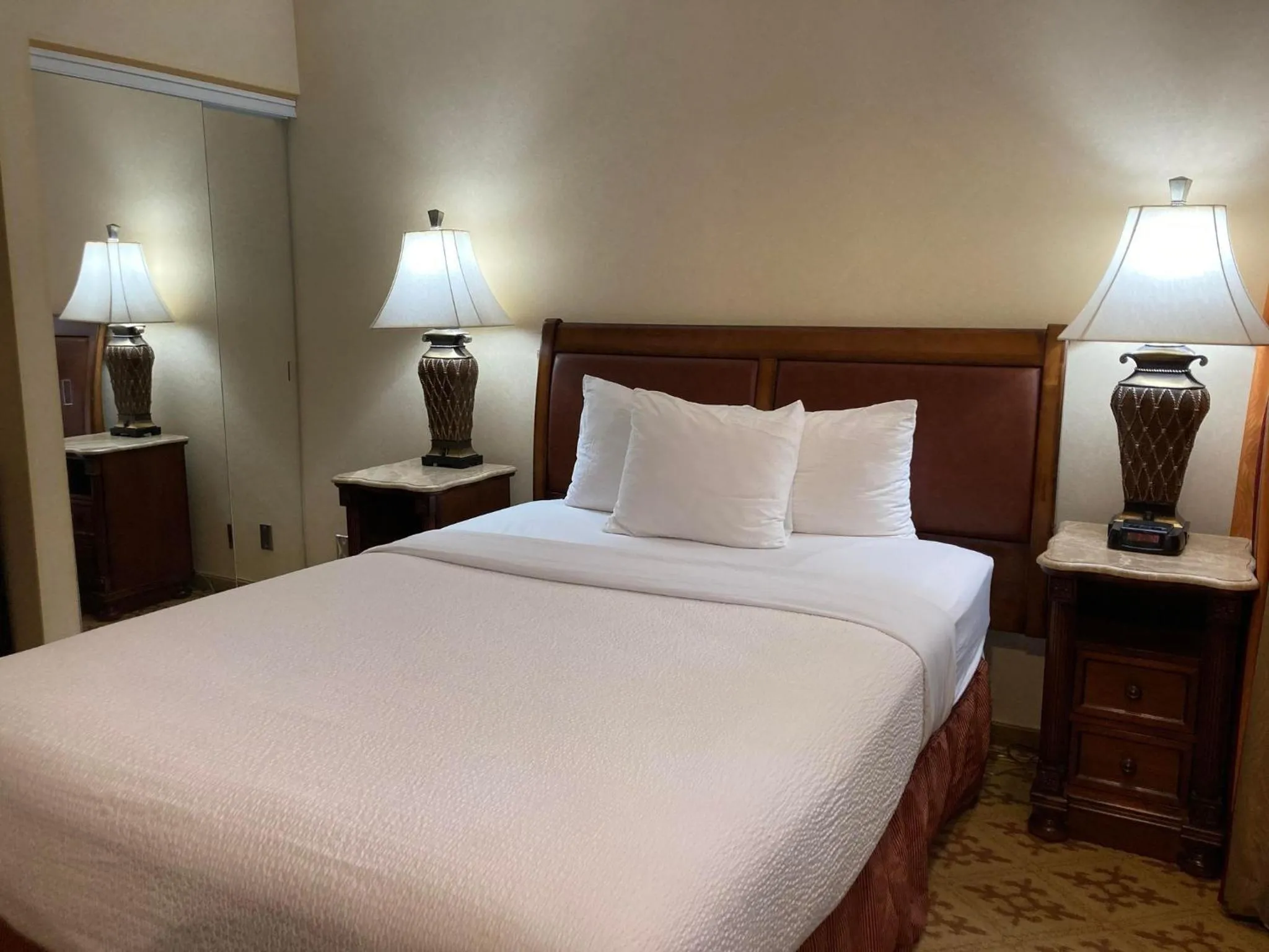 Double or Twin Room - Disability Access in Lake Louise Inn