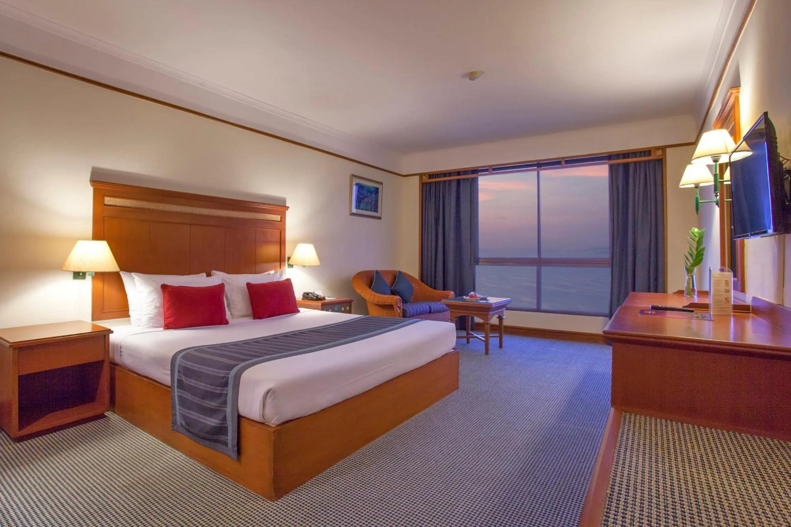 Oceanline Room in Cholchan Pattaya Beach Resort - SHA Extra Plus