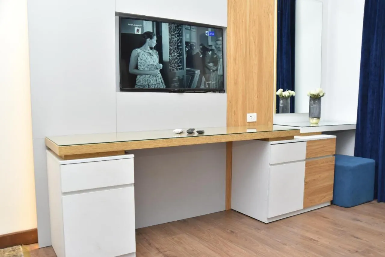 Deluxe Double or Twin Room with River View - single occupancy in Loaloa Garden View Maadi Hostel