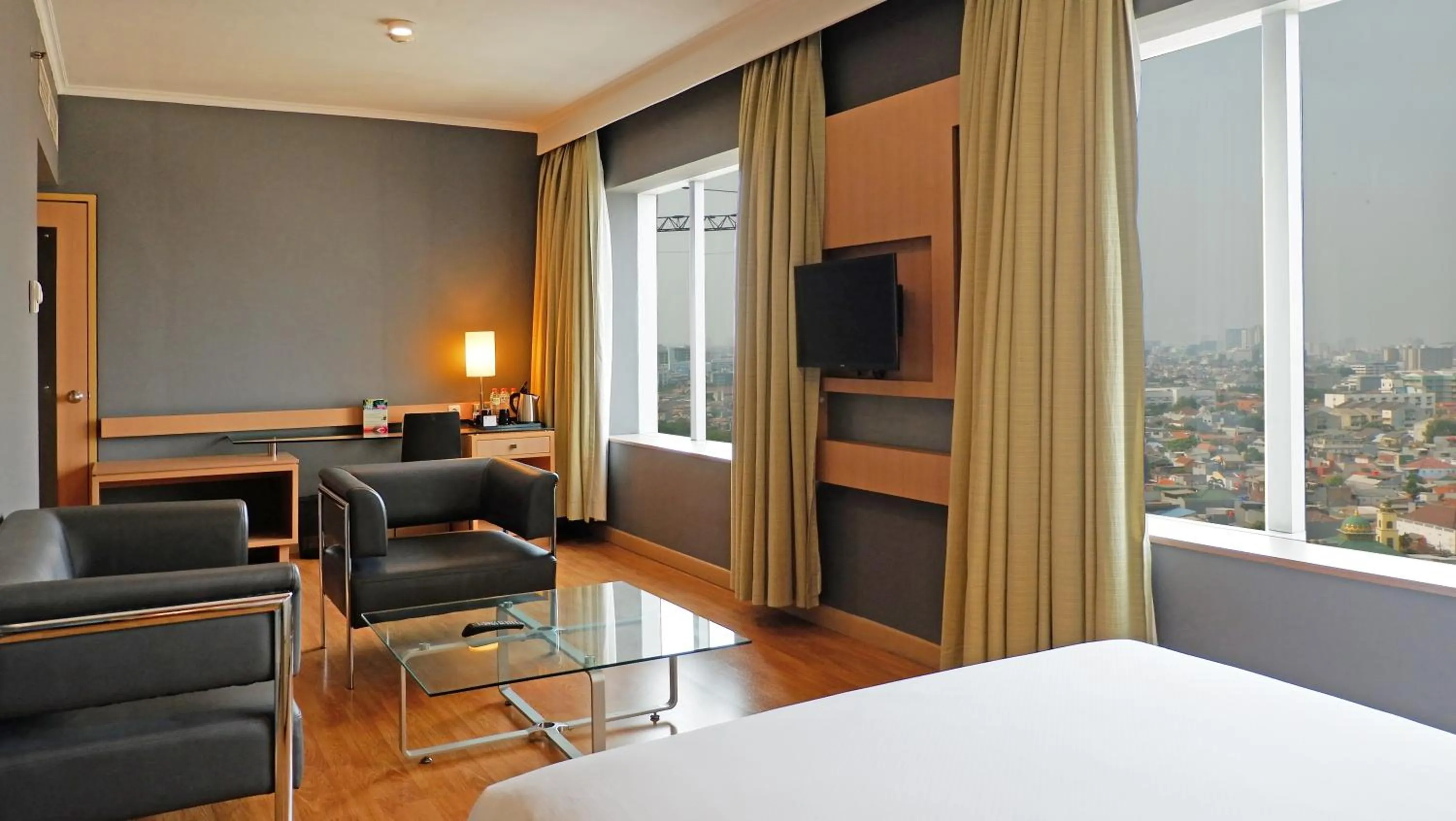 Deluxe Queen Room in Hotel KIMAYA Slipi Jakarta By HARRIS