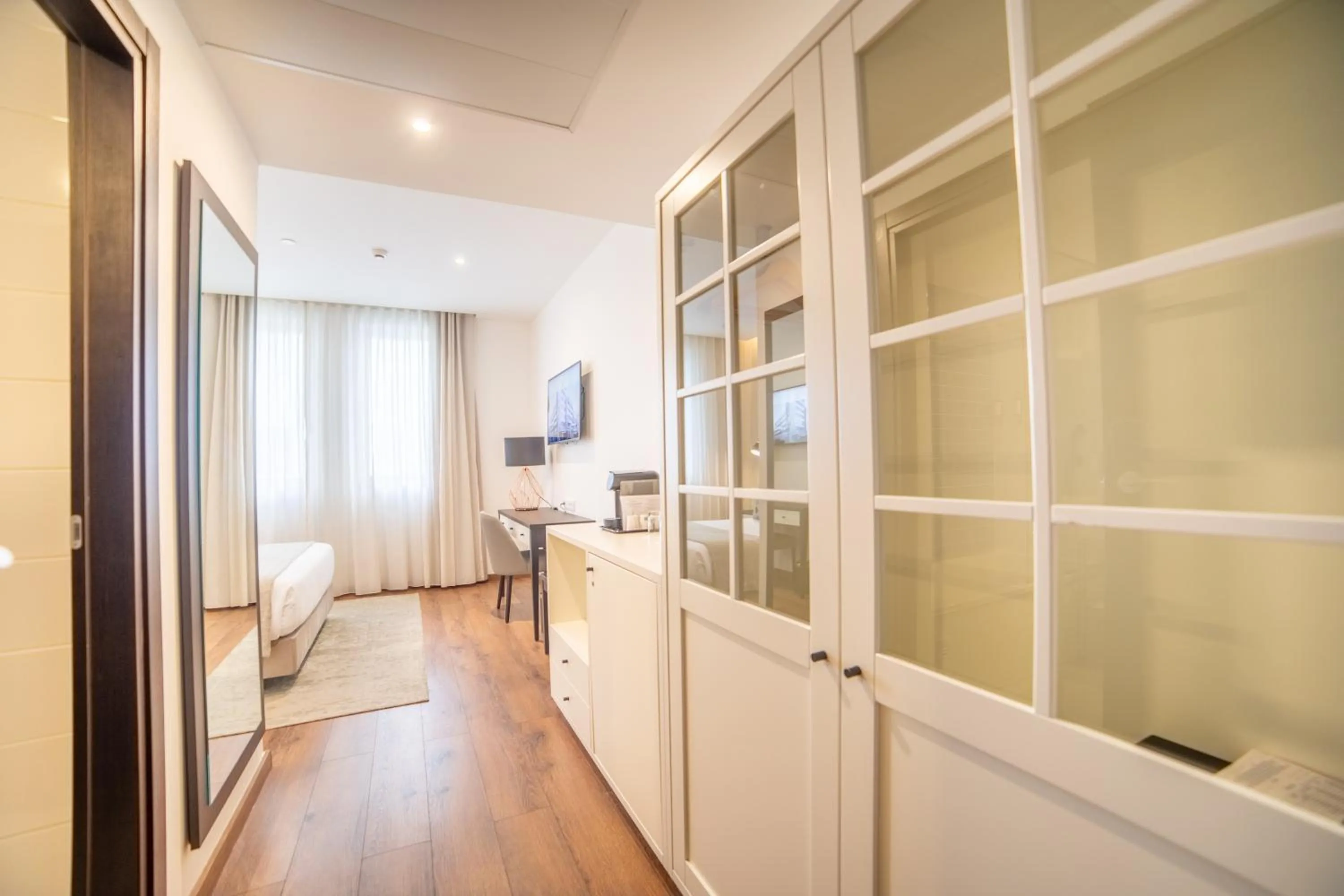 Twin Room in VIP Executive Picoas Hotel