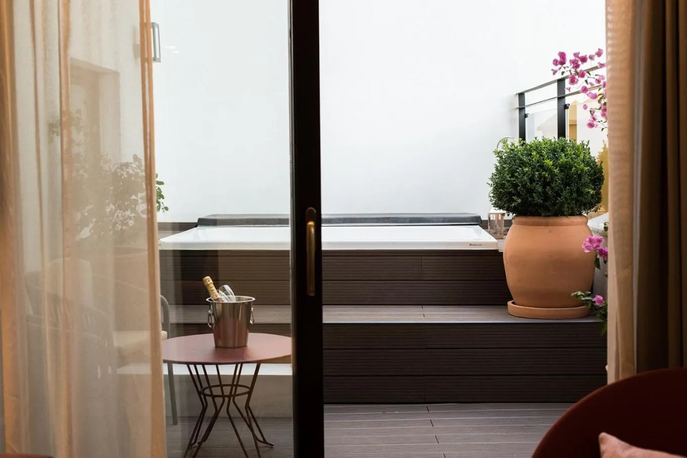 Deluxe Apartment with jacuzzi in Suites Murillo Plaza Sta. Cruz