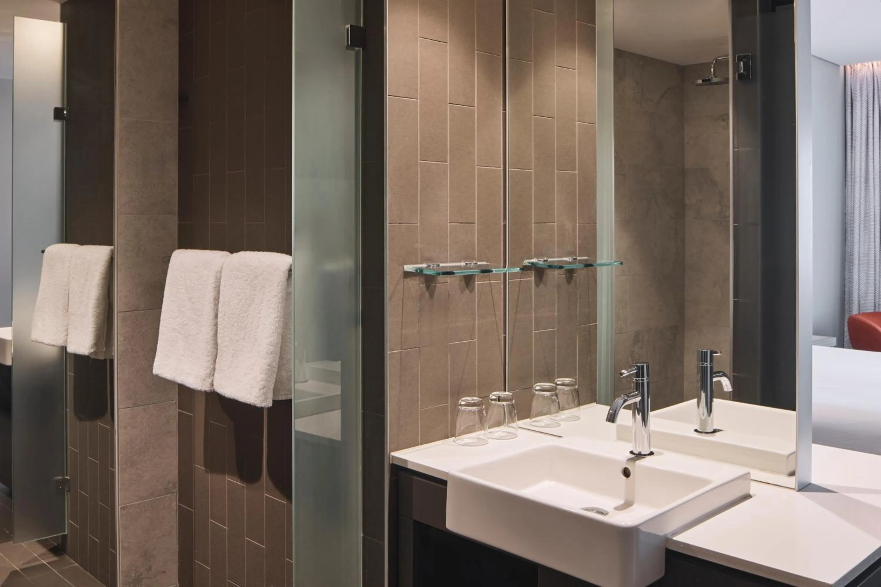 Superior Queen Room in Rydges Sydney Airport Hotel
