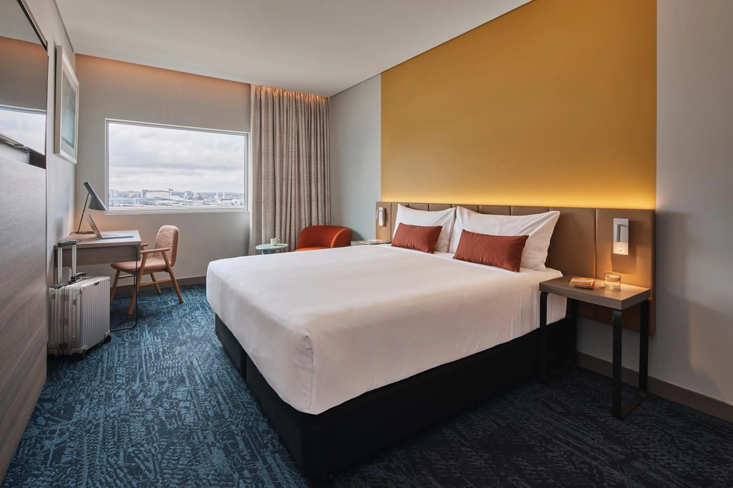 Deluxe King Room - Airport View in Rydges Sydney Airport Hotel