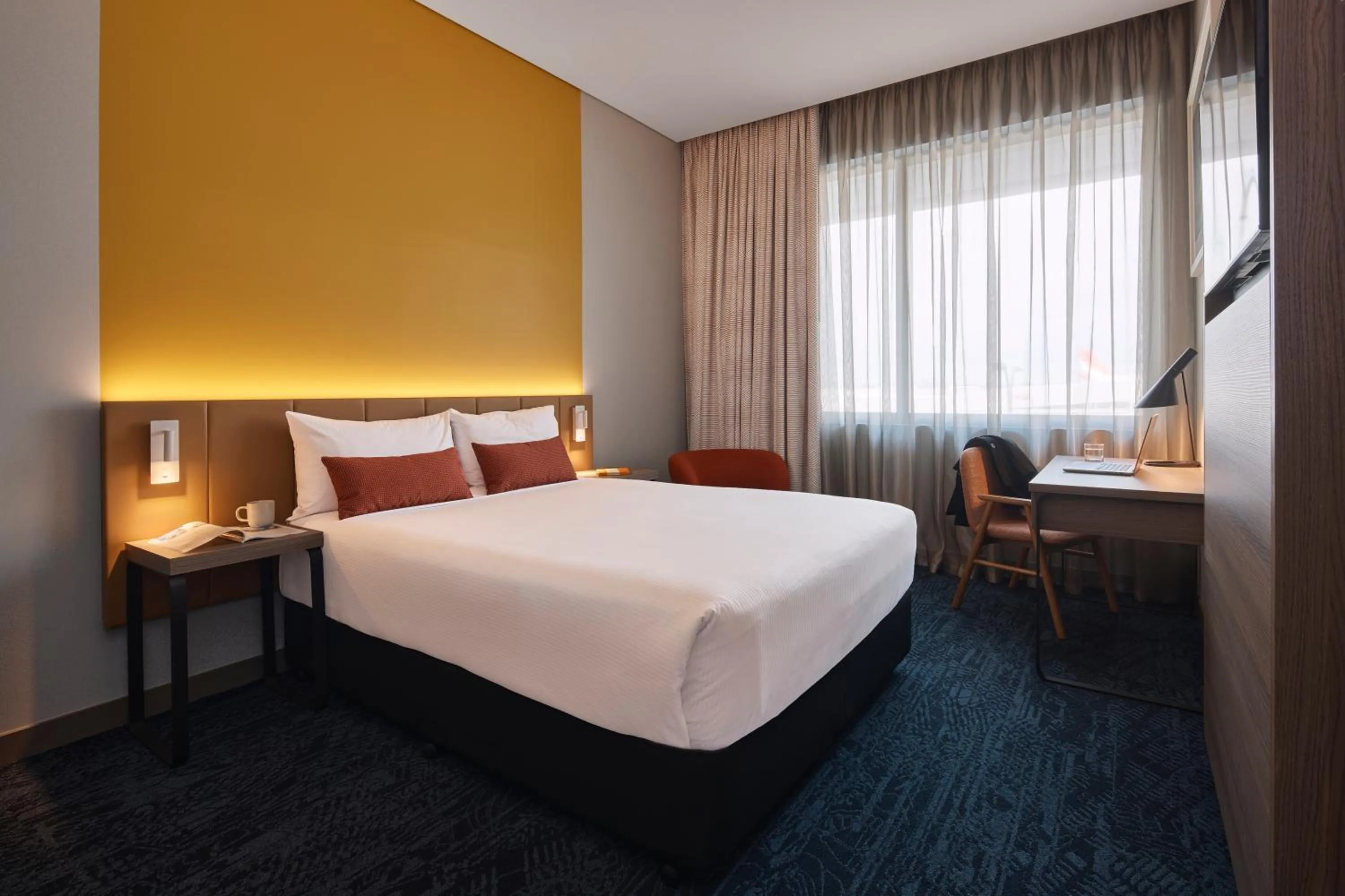 Deluxe King Room in Rydges Sydney Airport Hotel