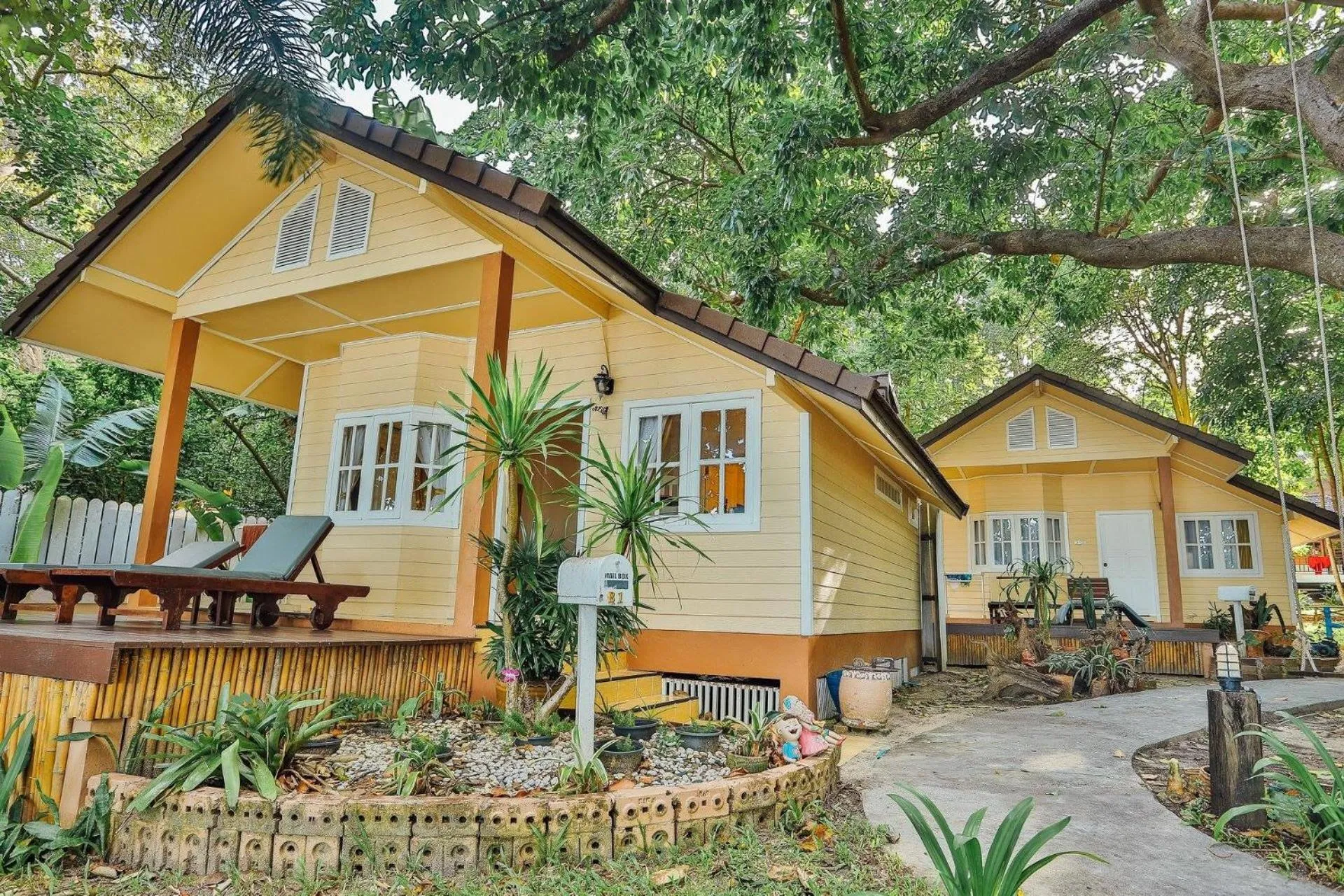 Beach House in Vongdeuan Resort