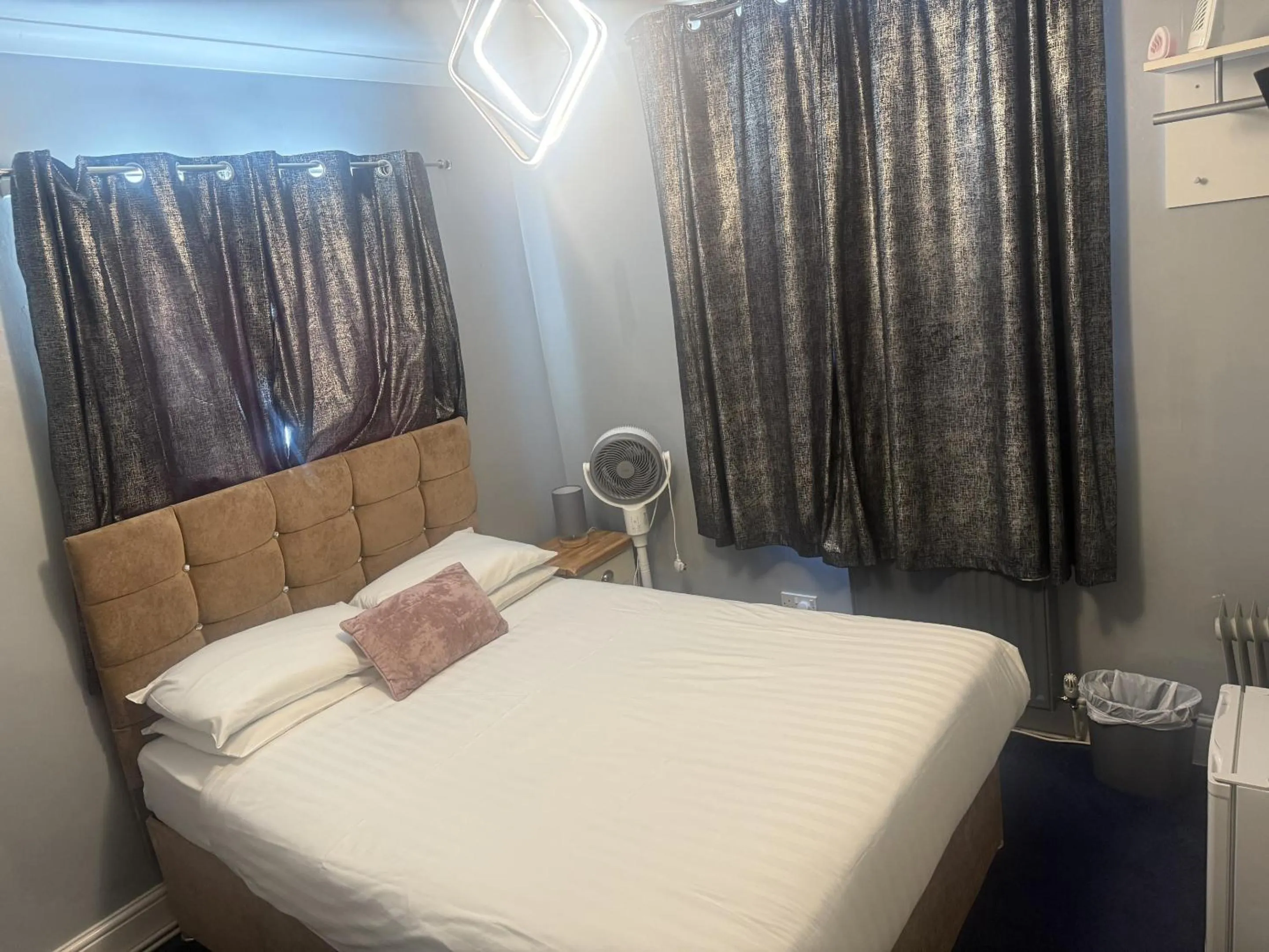 Standard Double Room in Diamonds Villa near York Hospital