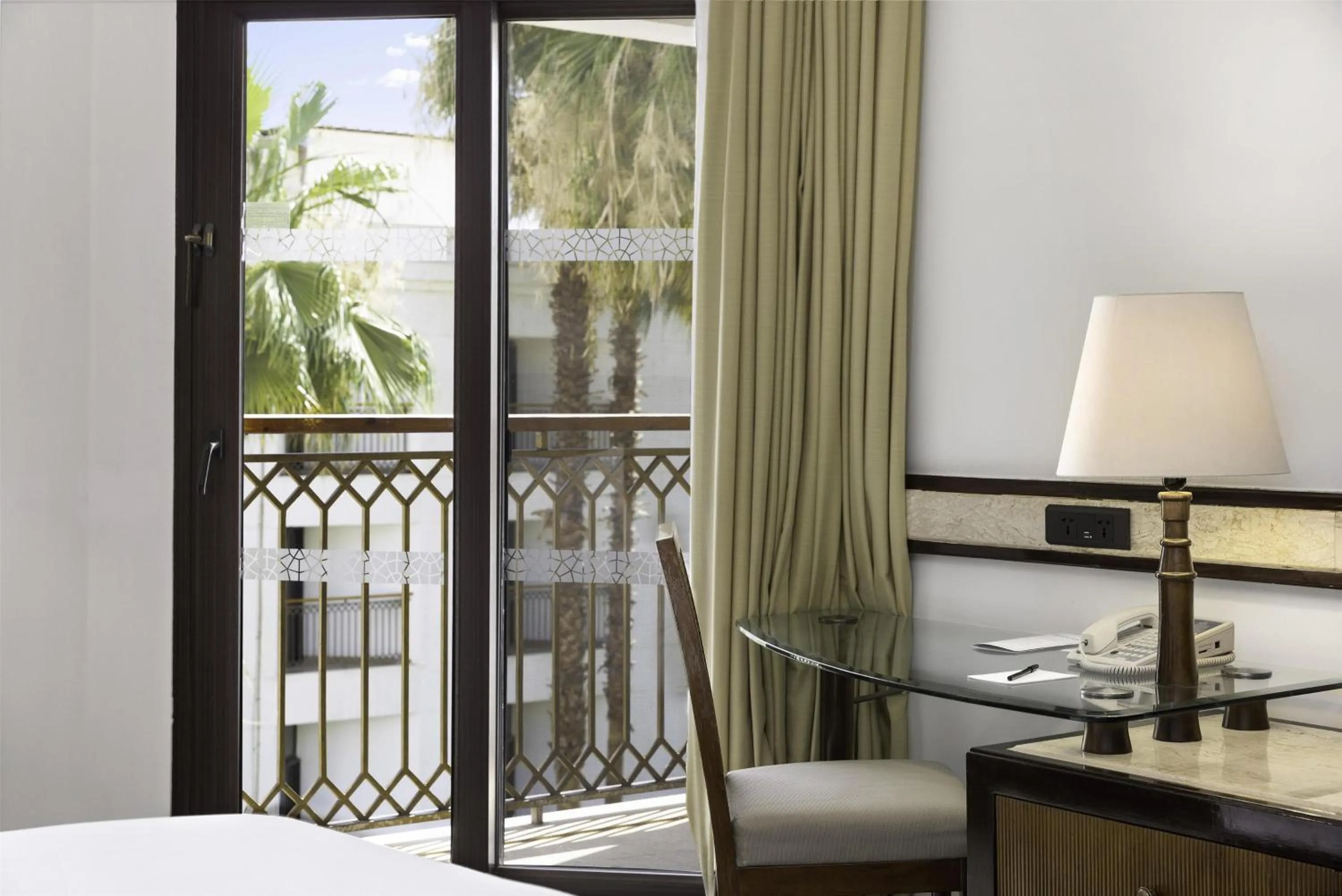 Guestroom Twin Bed in Hilton Luxor Resort & Spa