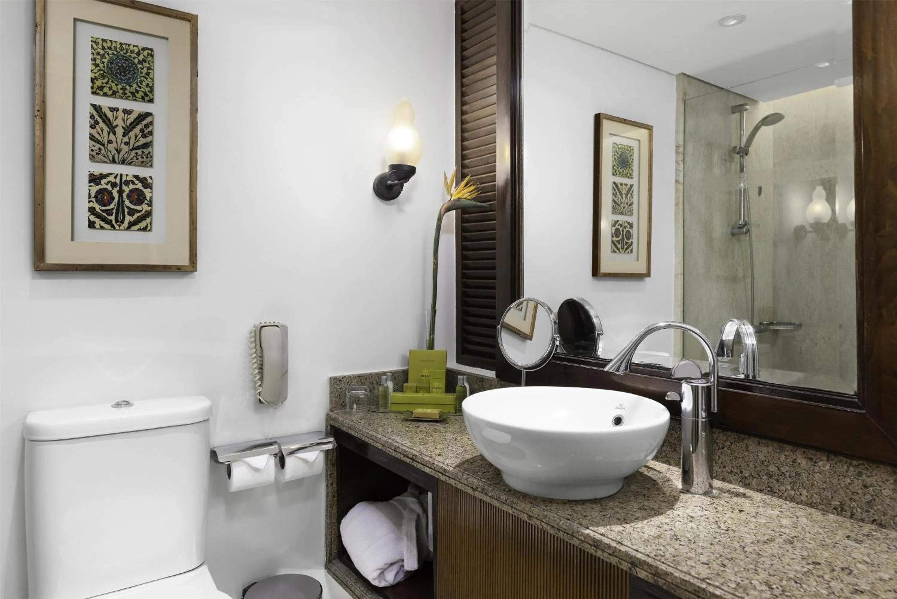 Deluxe Room Twin Bed in Hilton Luxor Resort & Spa