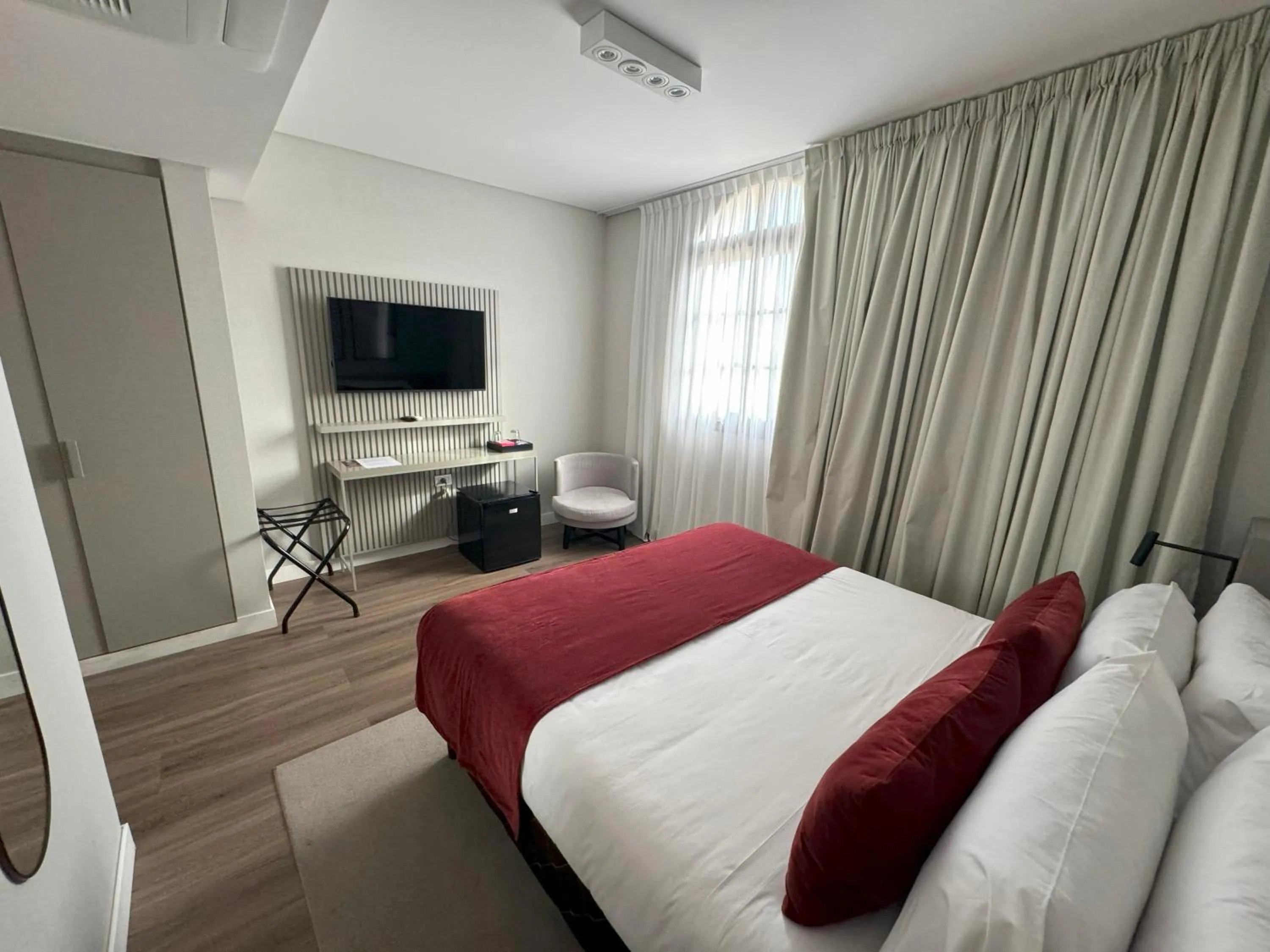 Queen Room - Disability Access in Guemes Hotel & Spa