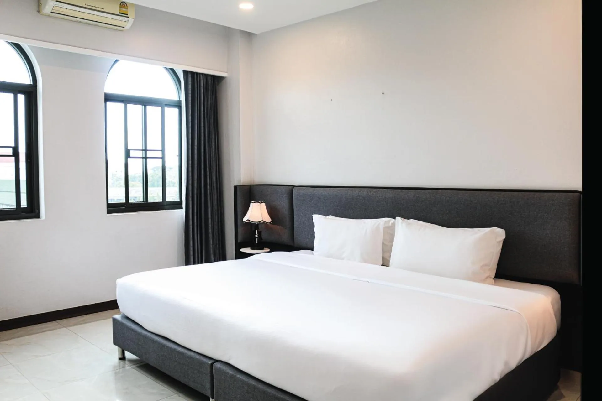 King Suite with Balcony in Urbanite Hotel