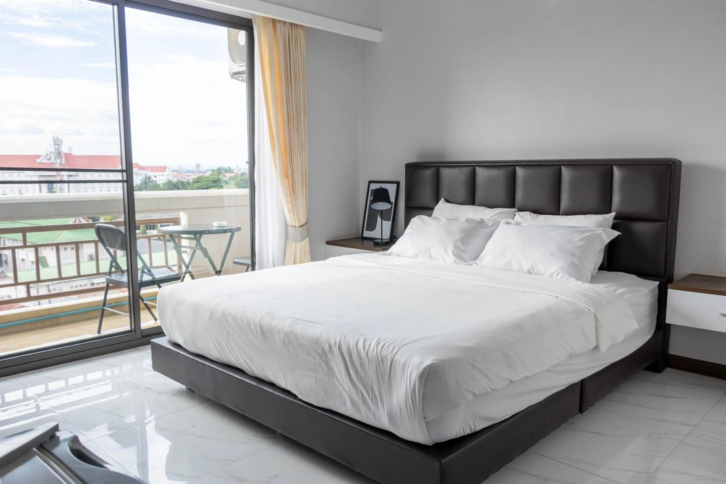 Deluxe Double Room with Balcony in Urbanite Hotel
