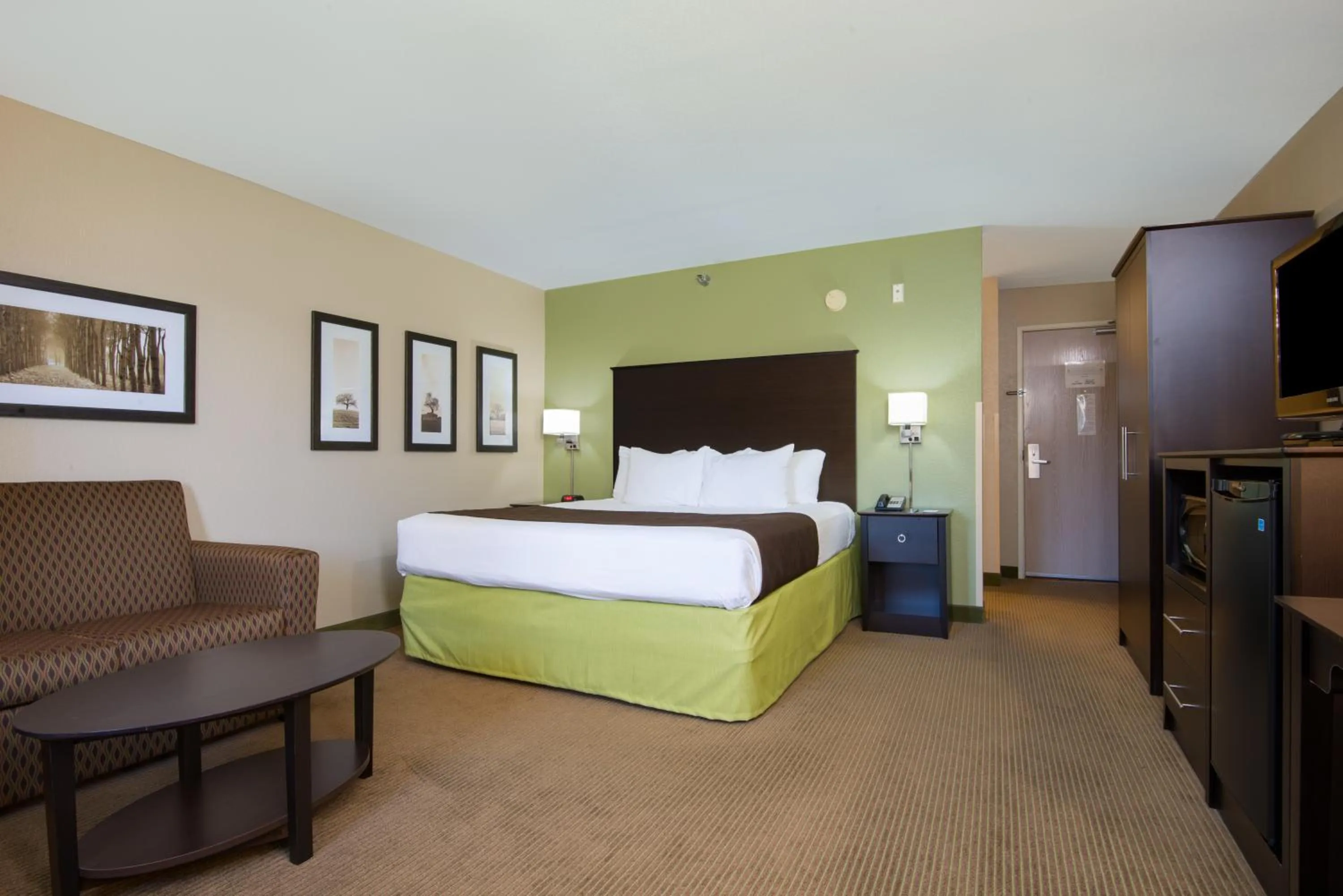 Deluxe King Room - Non-Smoking/2nd Floor in AmericInn by Wyndham Okoboji