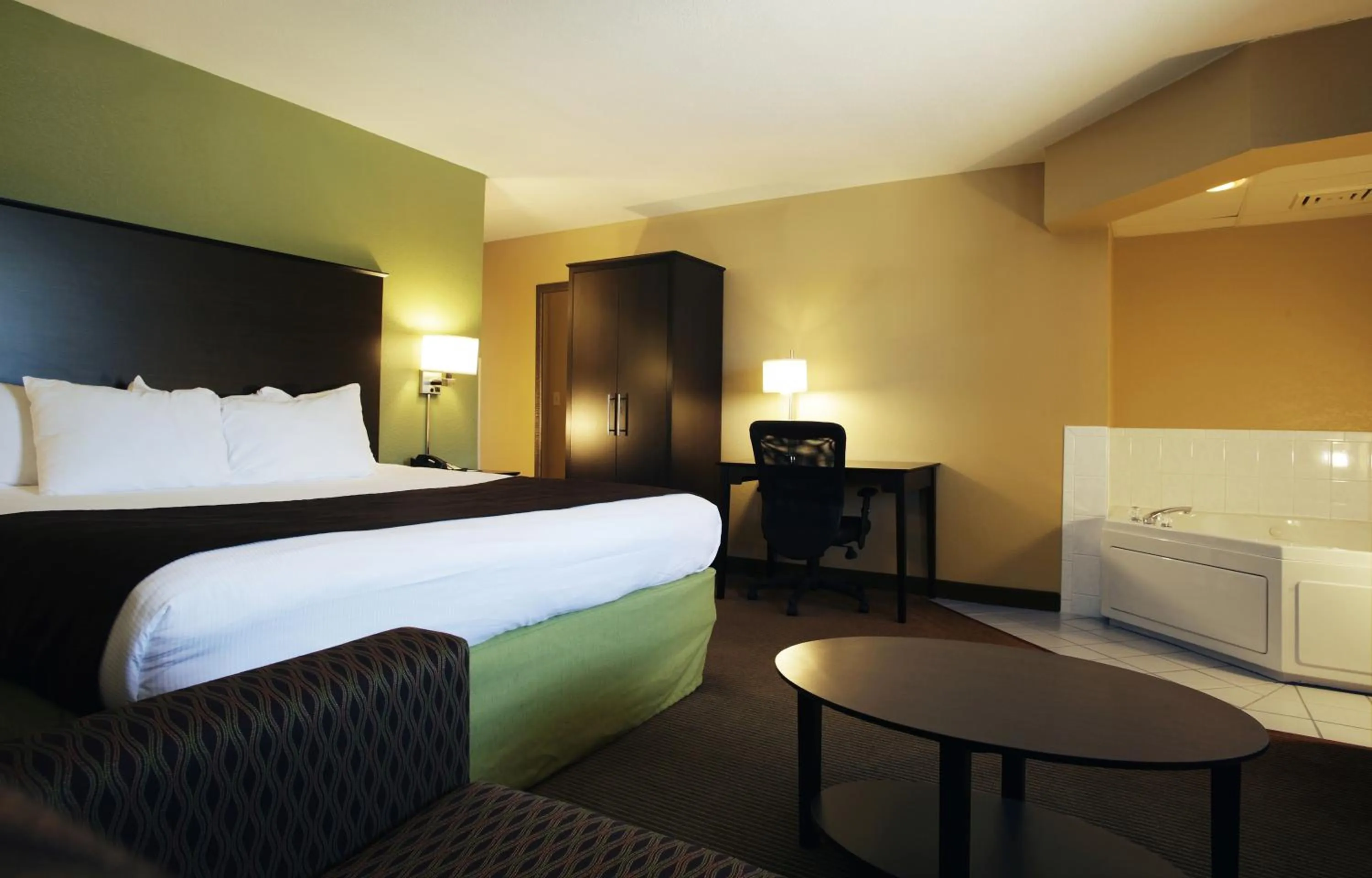 King Studio Suite - Non-Smoking in AmericInn by Wyndham Okoboji