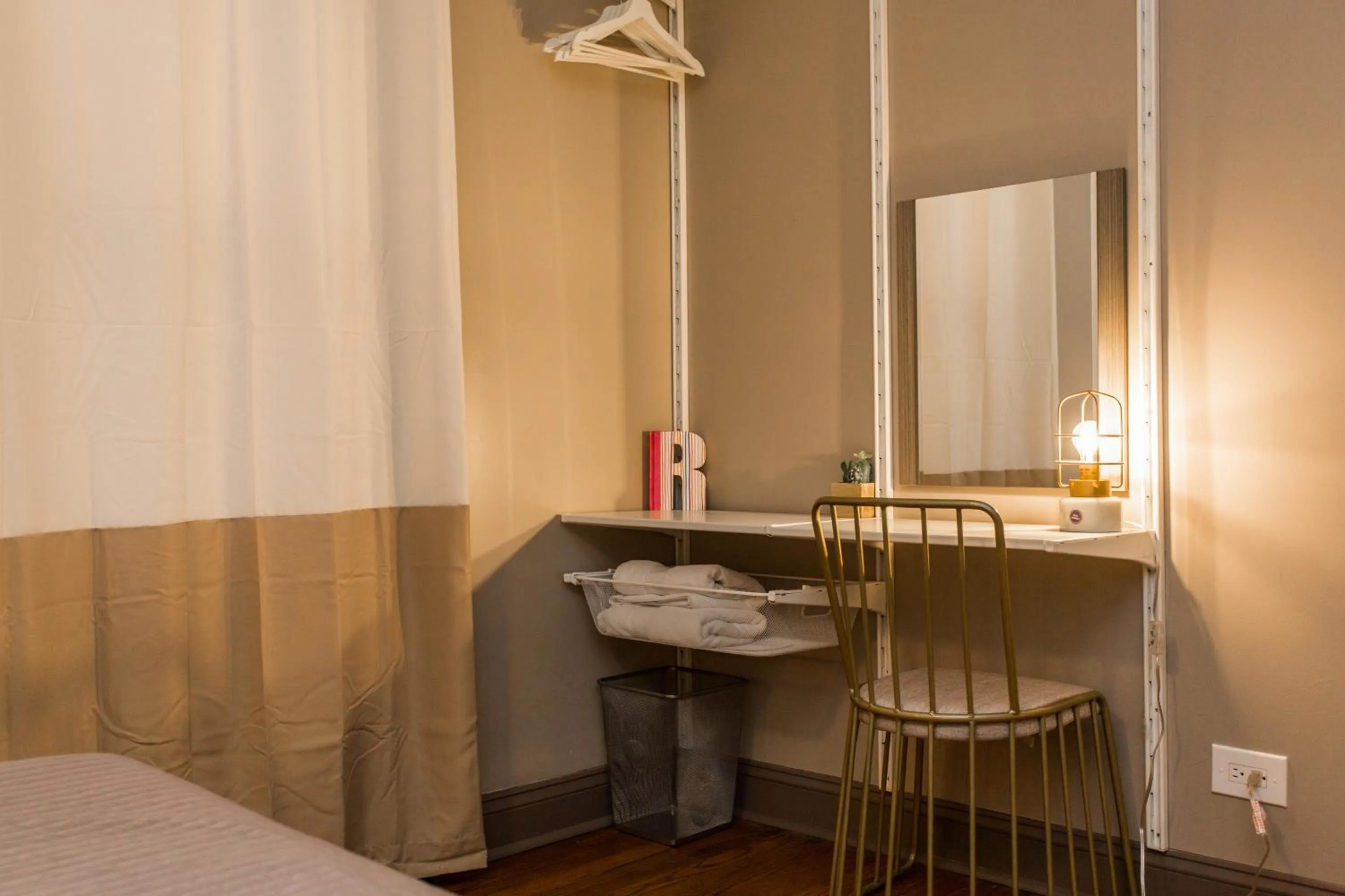 Deluxe Queen Room in Villa Dubois Guest House