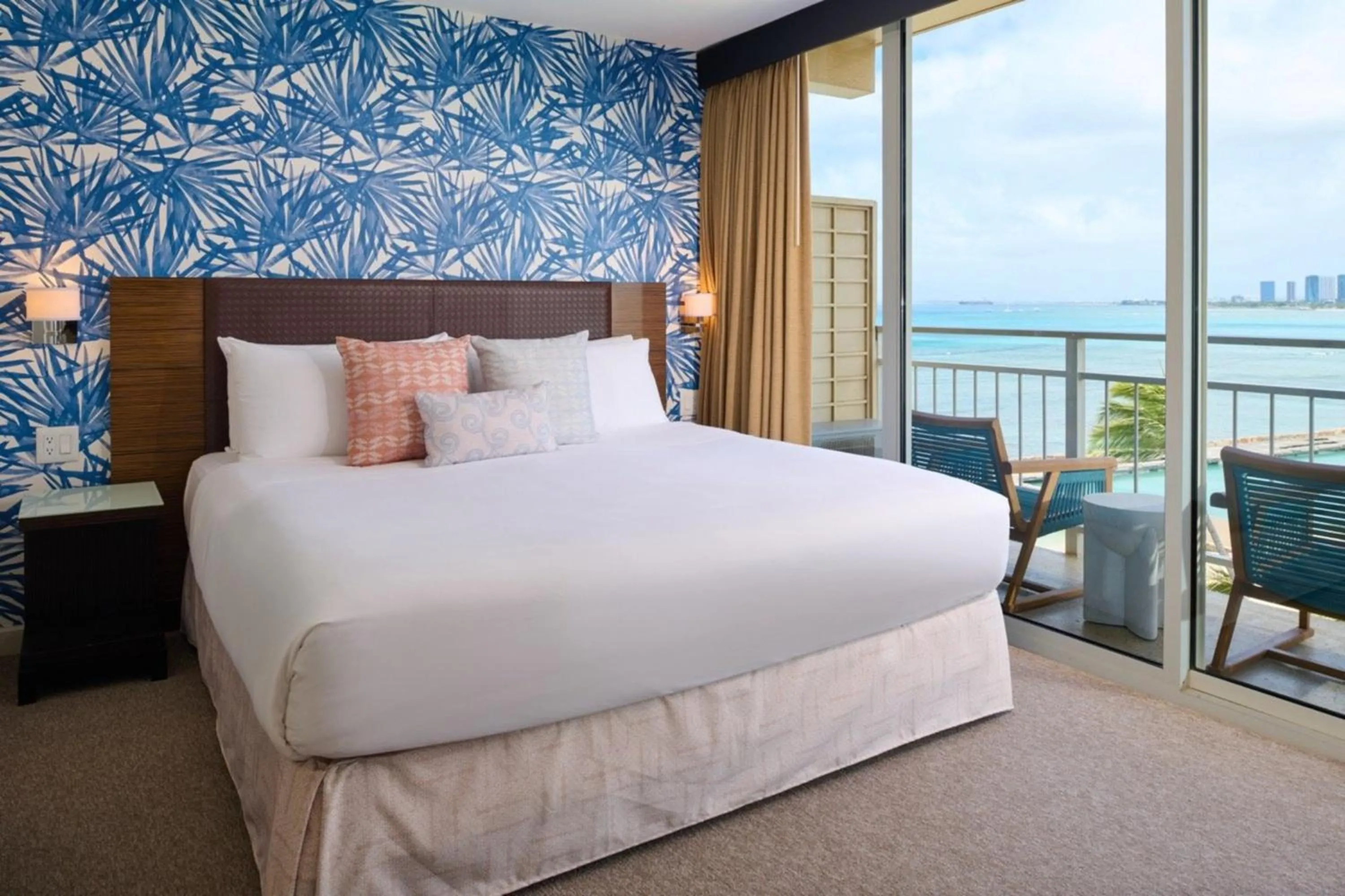 Oceanfront View Junior Suite in Kaimana Beach Hotel