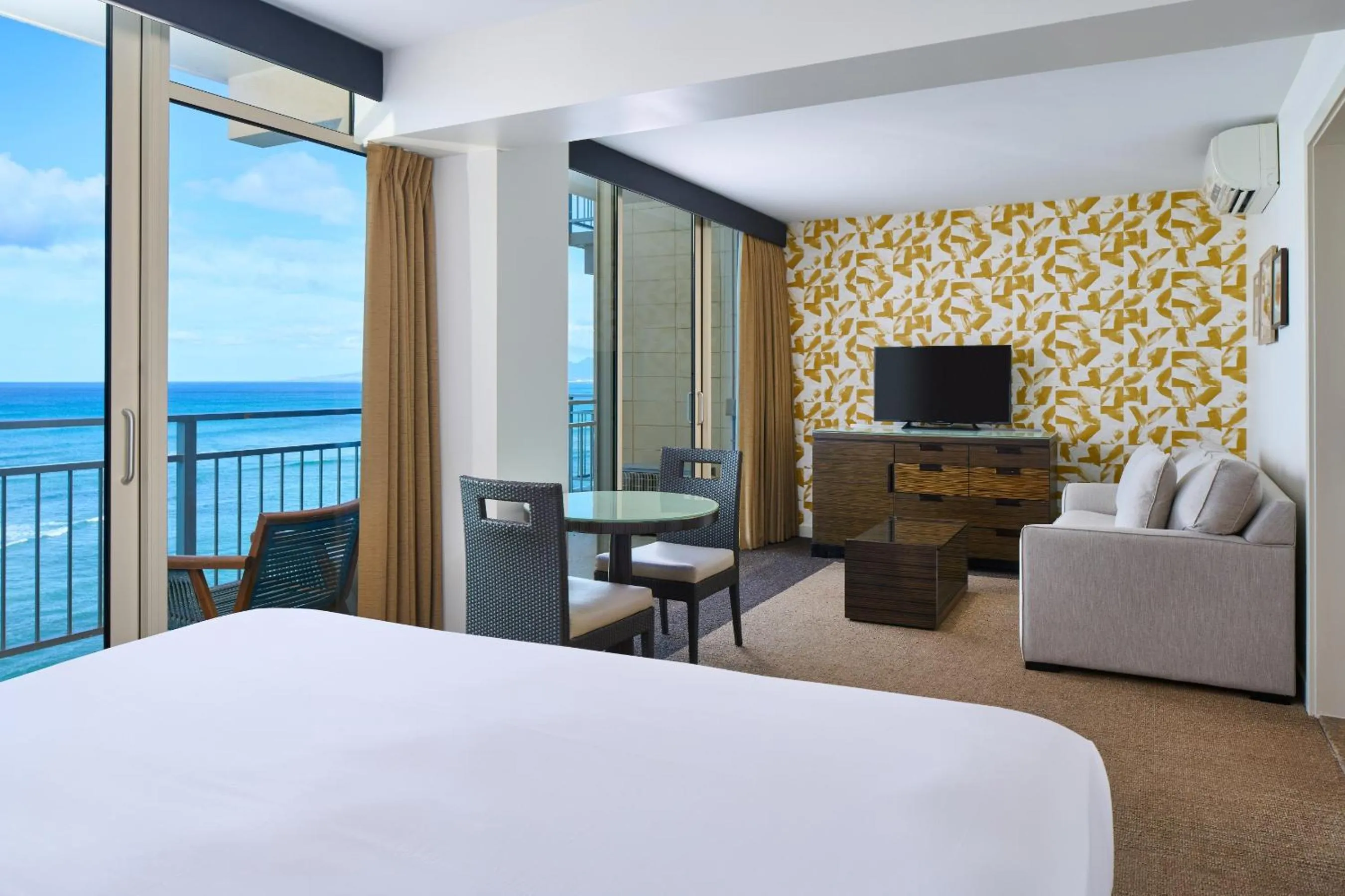 Oceanfront View Junior Suite in Kaimana Beach Hotel