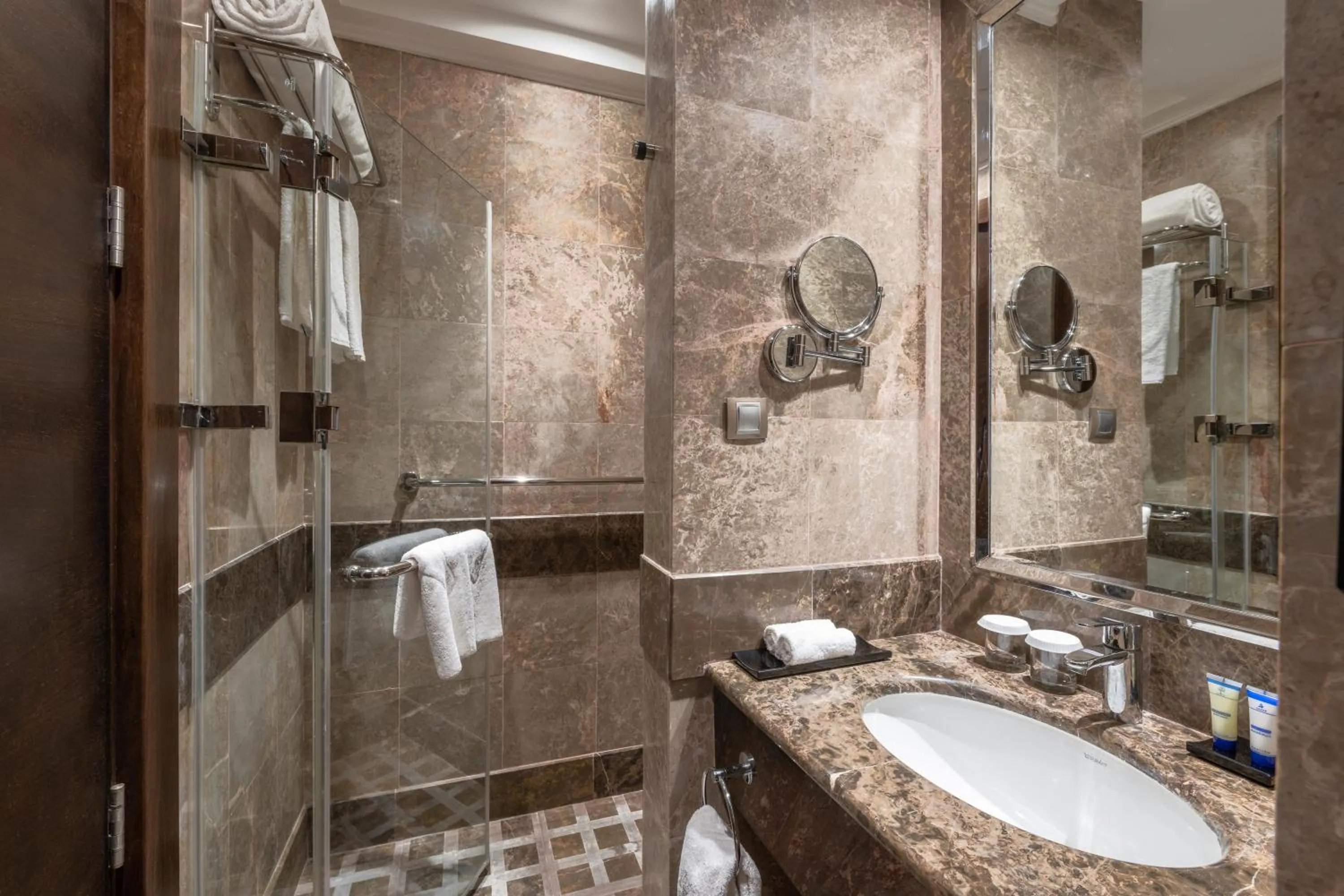 Executive Suite with One King Bed in Millennium Makkah Al Naseem