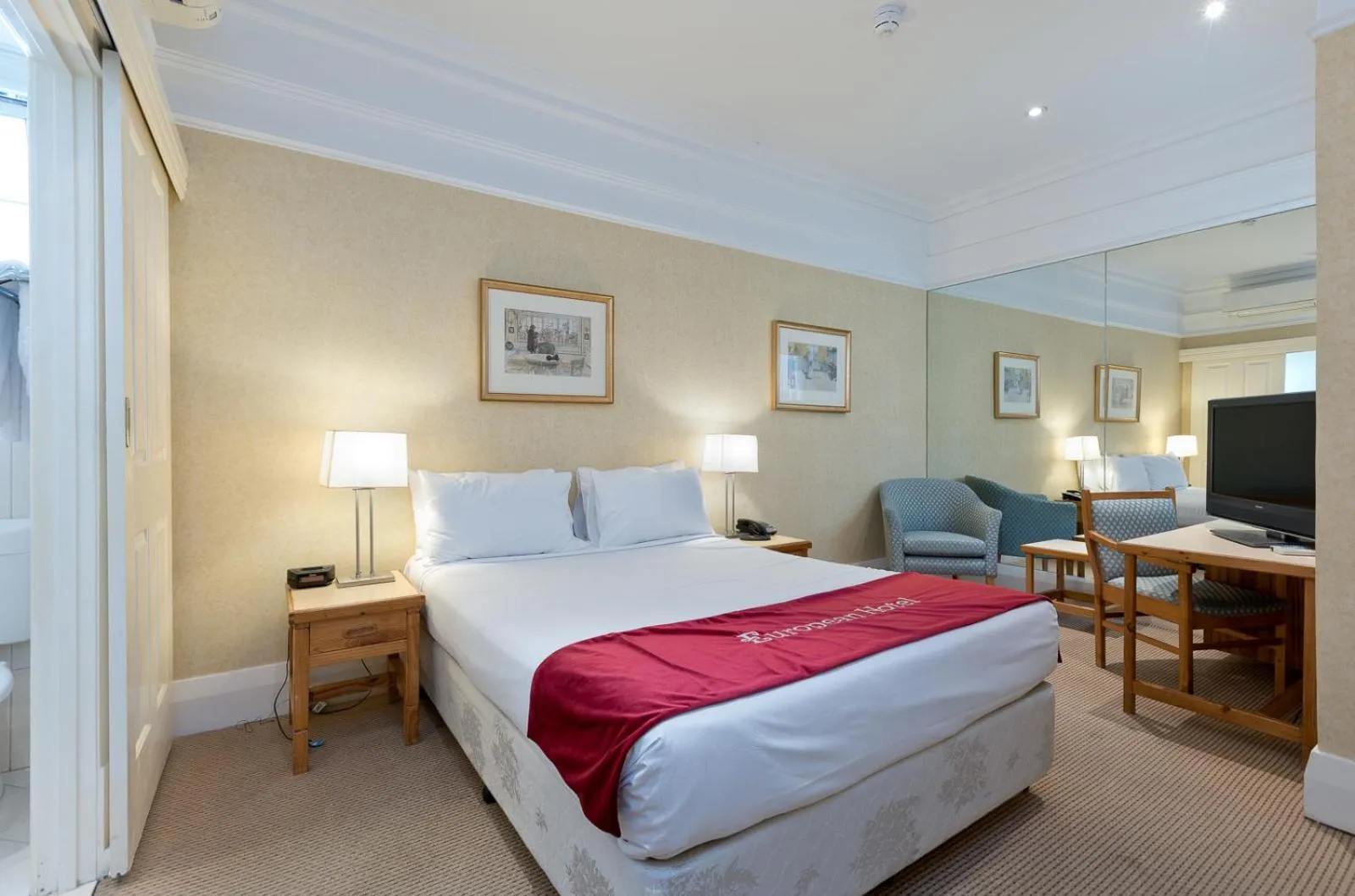 Standard Queen Room in European Hotel