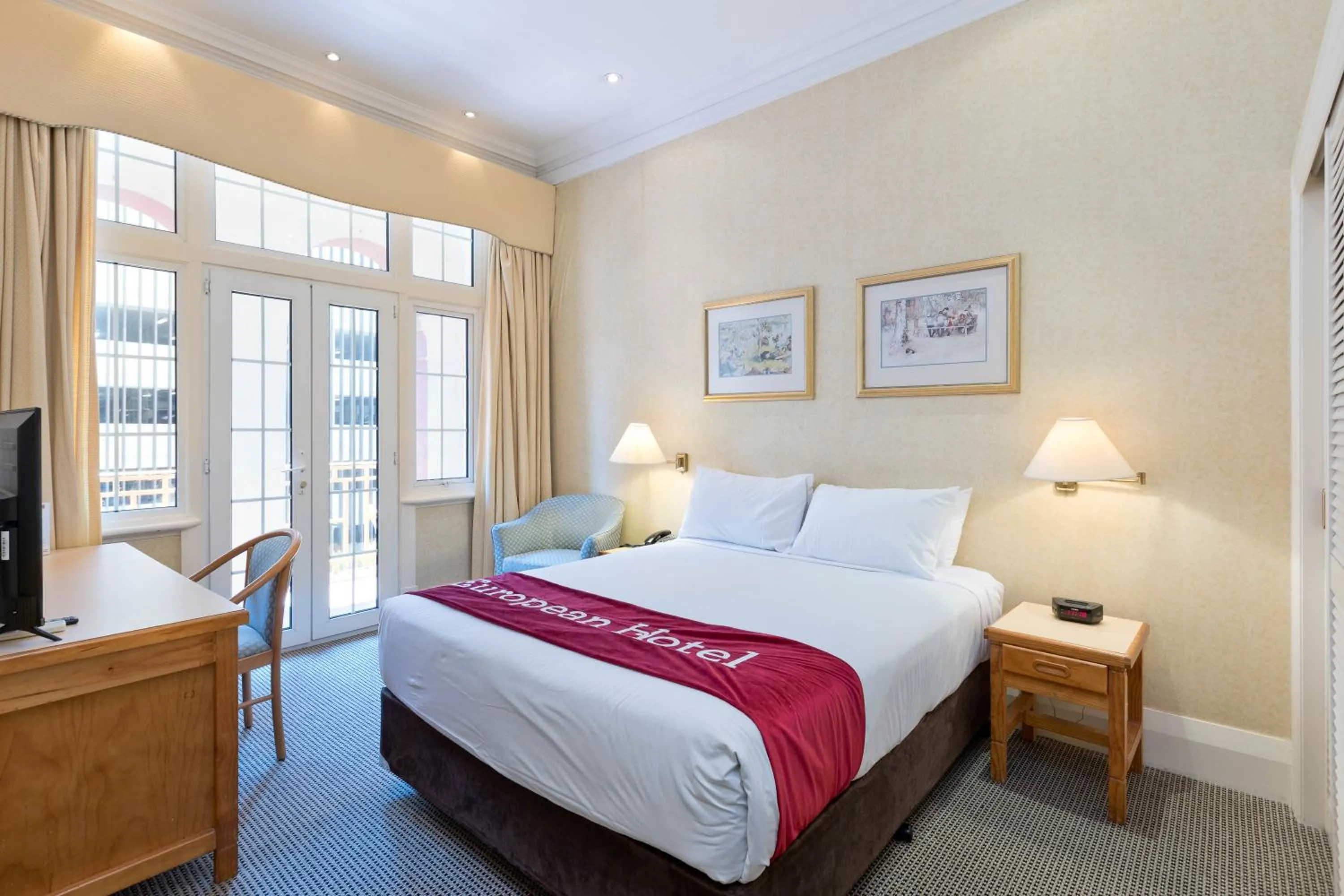 Queen Room with Balcony in European Hotel