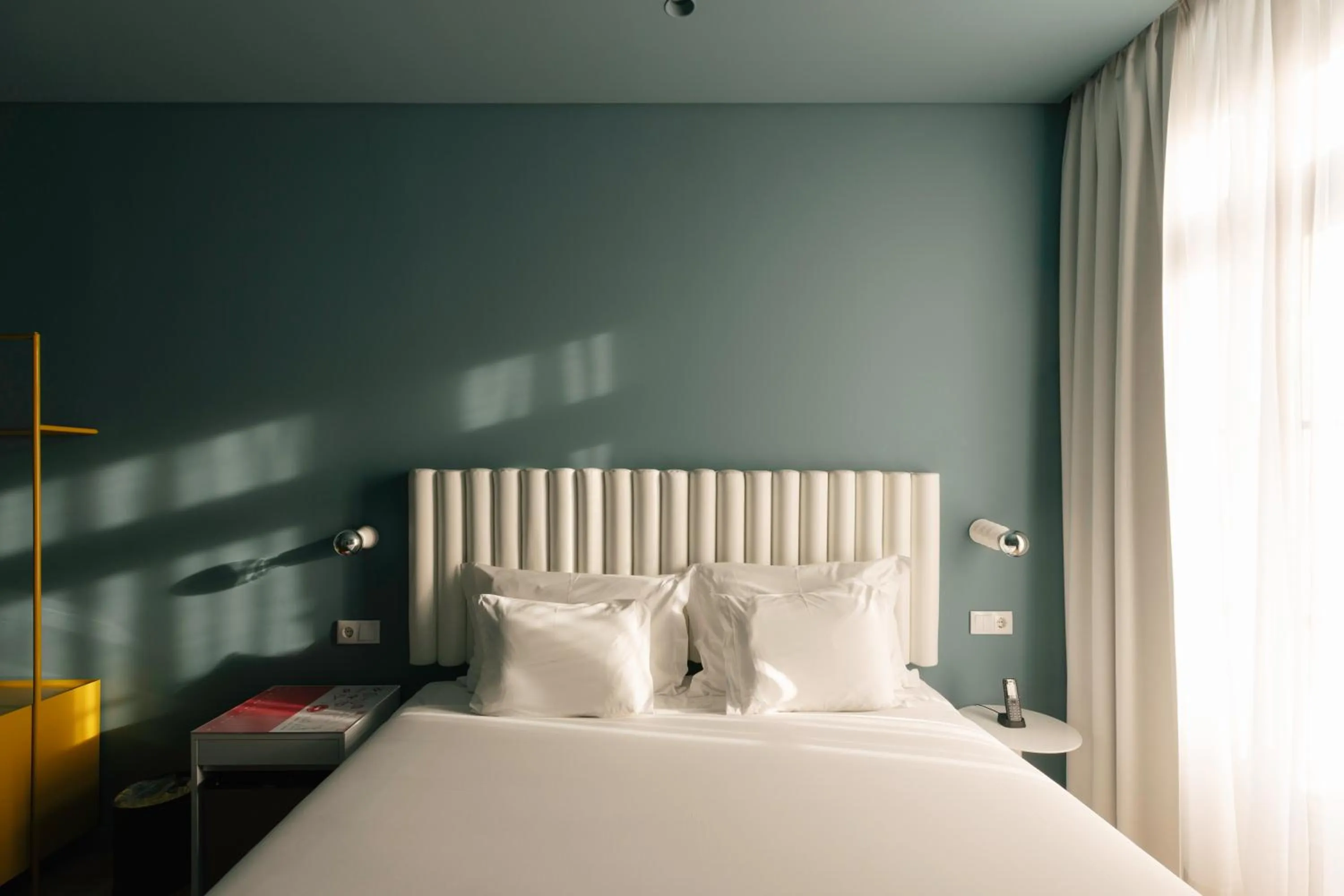 Premium Double Room with Balcony and River View in Esqina Cosmopolitan Lodge