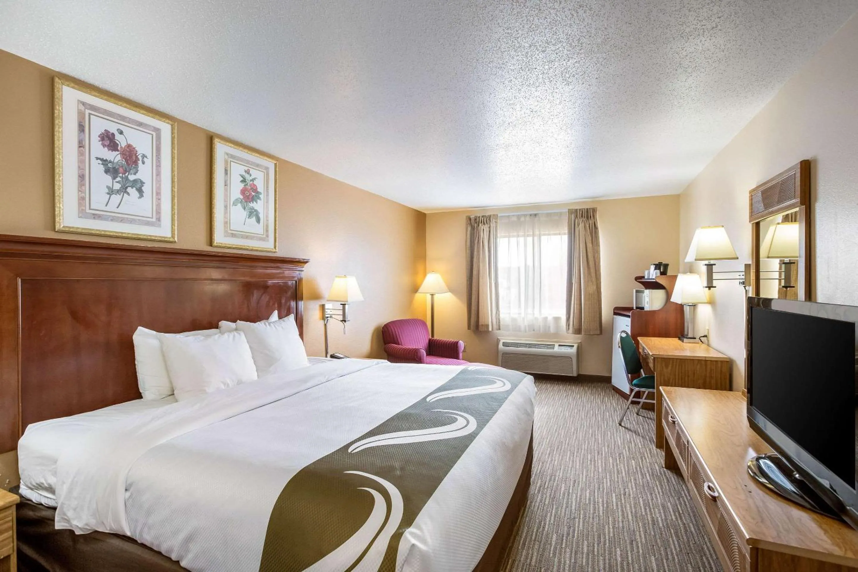 King Room - Non-Smoking in Quality Inn - Storm Lake