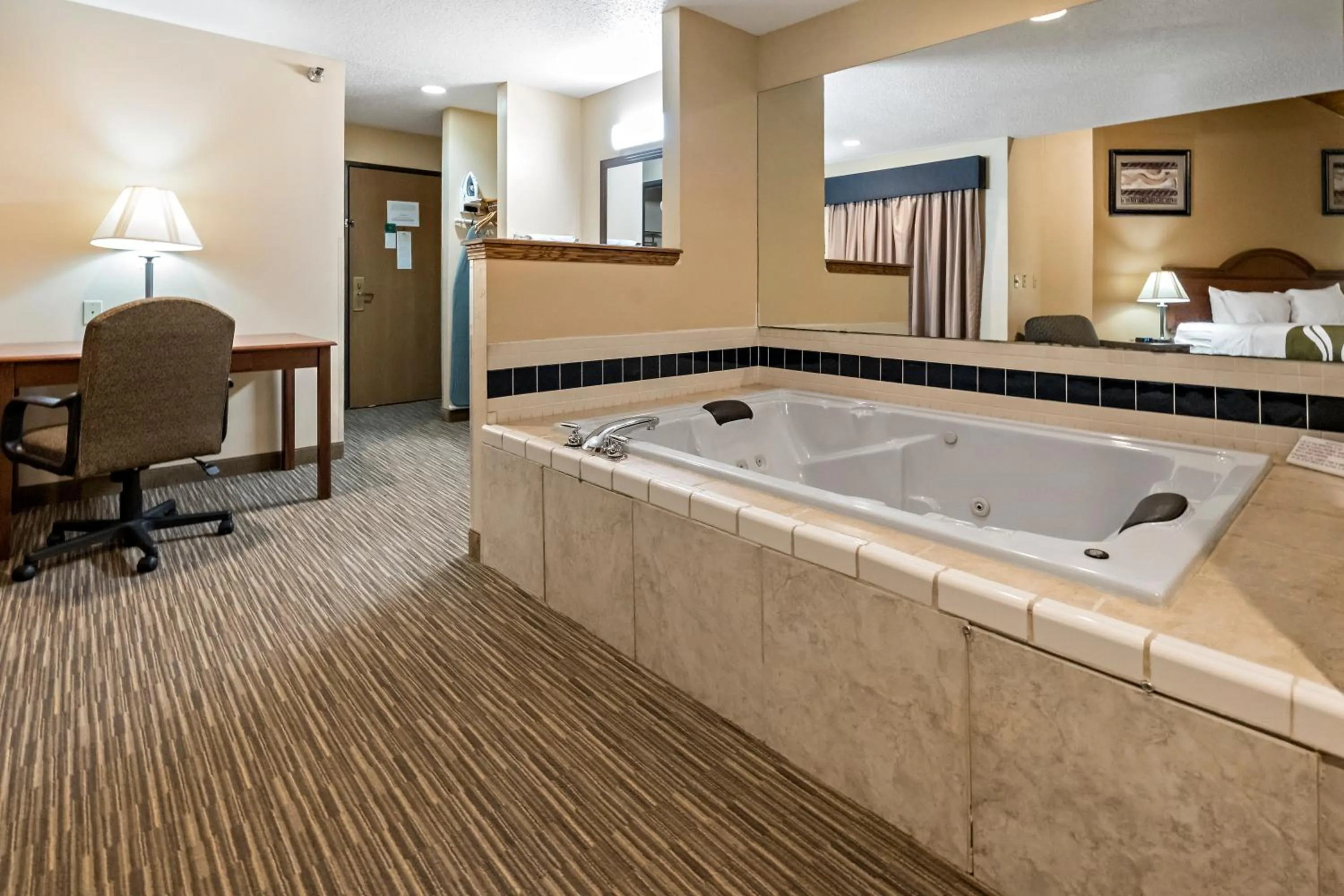 King Suite with Balcony - Non-smoking in Quality Inn - Storm Lake