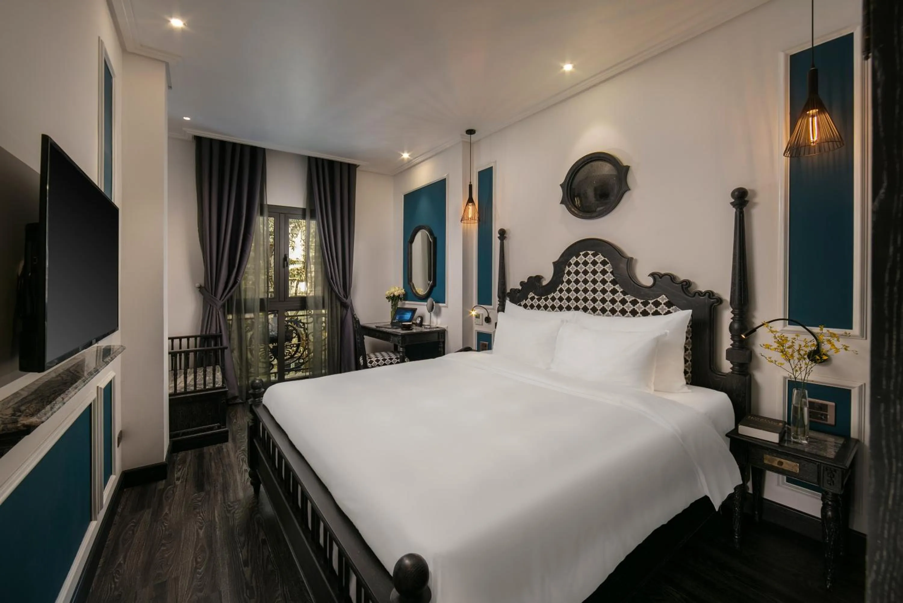 Junior Suite double room with city view in Hanoi Esplendor Hotel and Spa