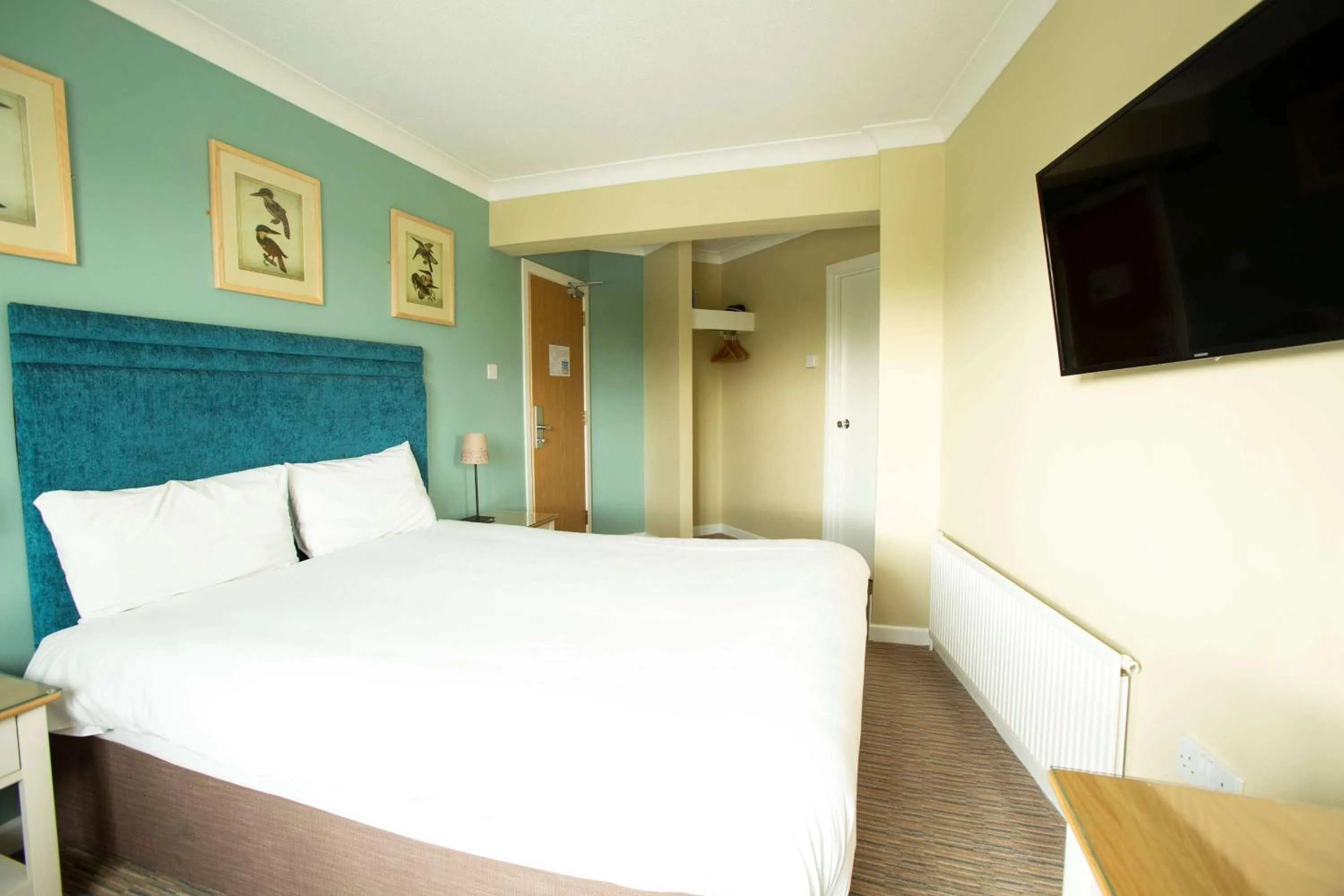 Classic King Room in The Bridge House; BW Signature Collection