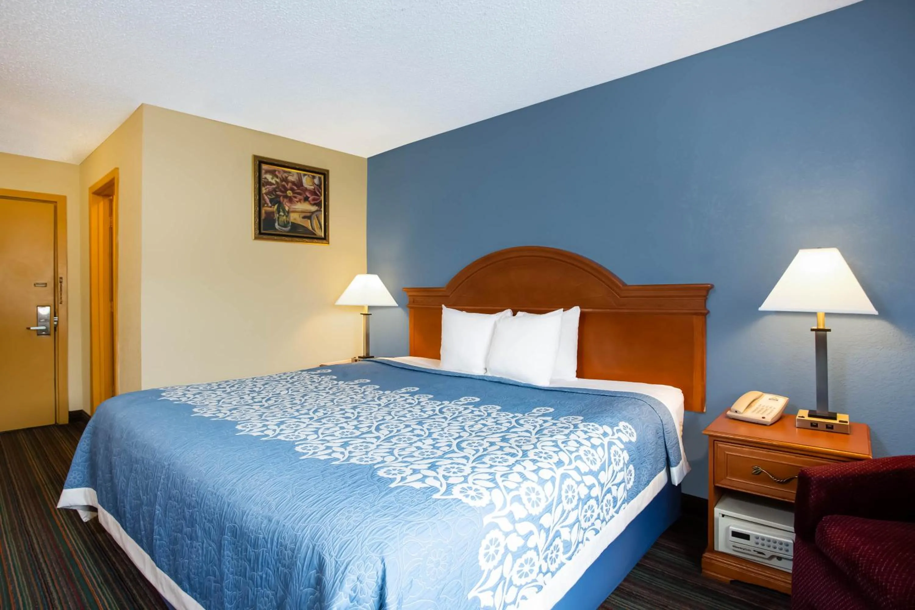 King Room - First Floor/Non-Smoking in Days Inn by Wyndham Runnemede Philadelphia Area