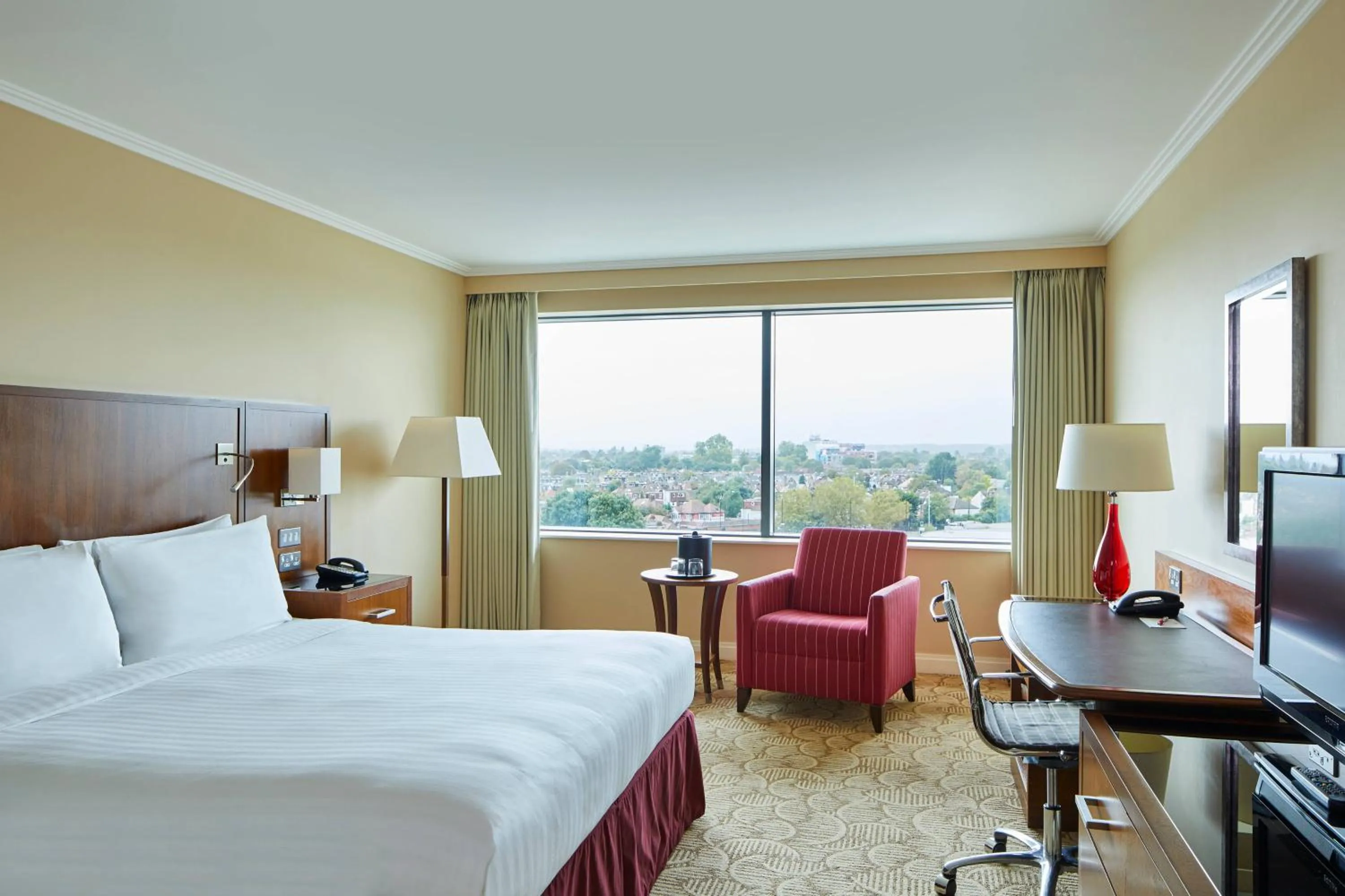 Deluxe King Room in Radisson RED London Twickenham