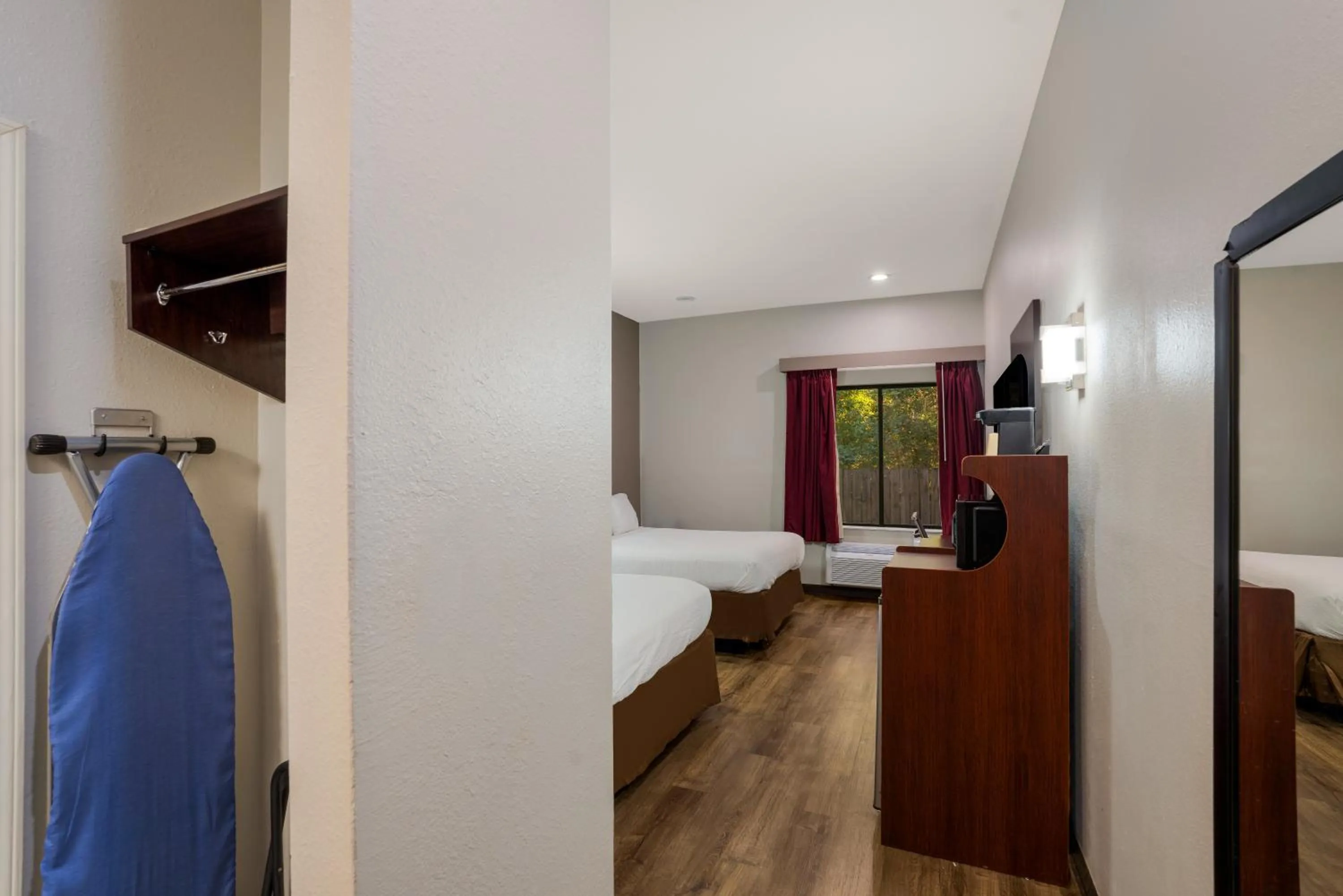 King Suite with Sofa Bed - Non-Smoking in Rodeway Inn