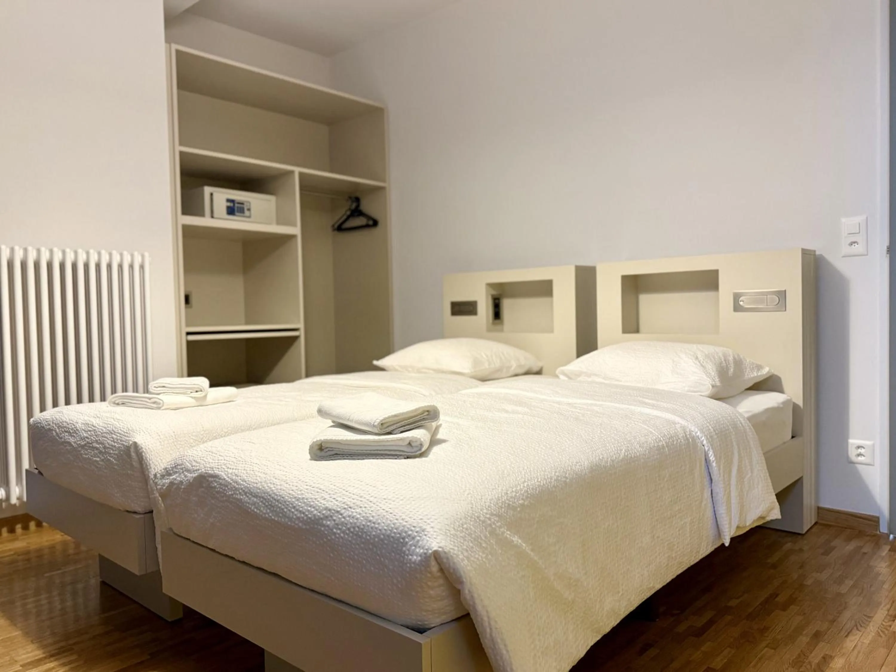 Single Room with Private Bathroom in Geneva Hostel