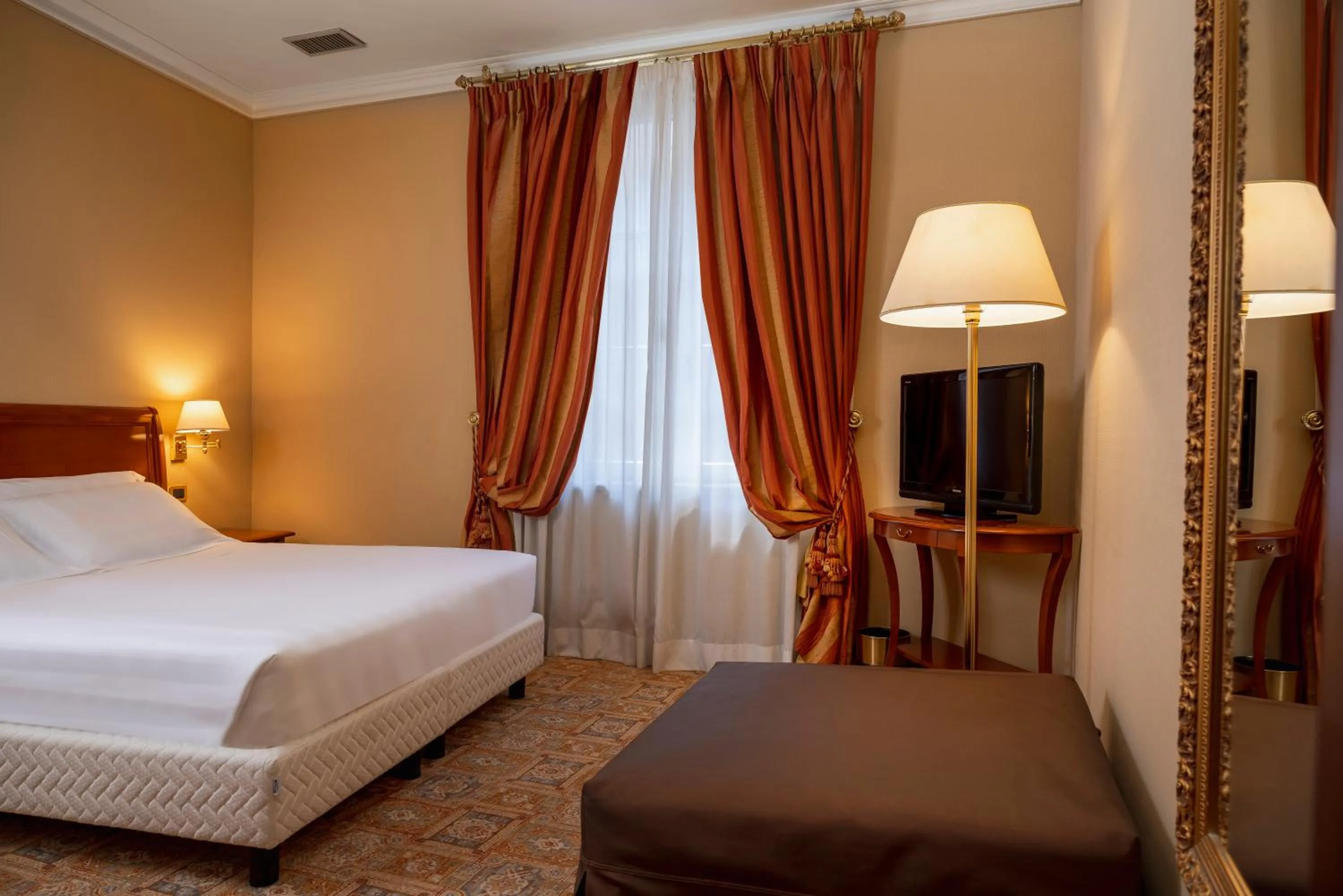 Triple Room - single occupancy in Hotel Oceania