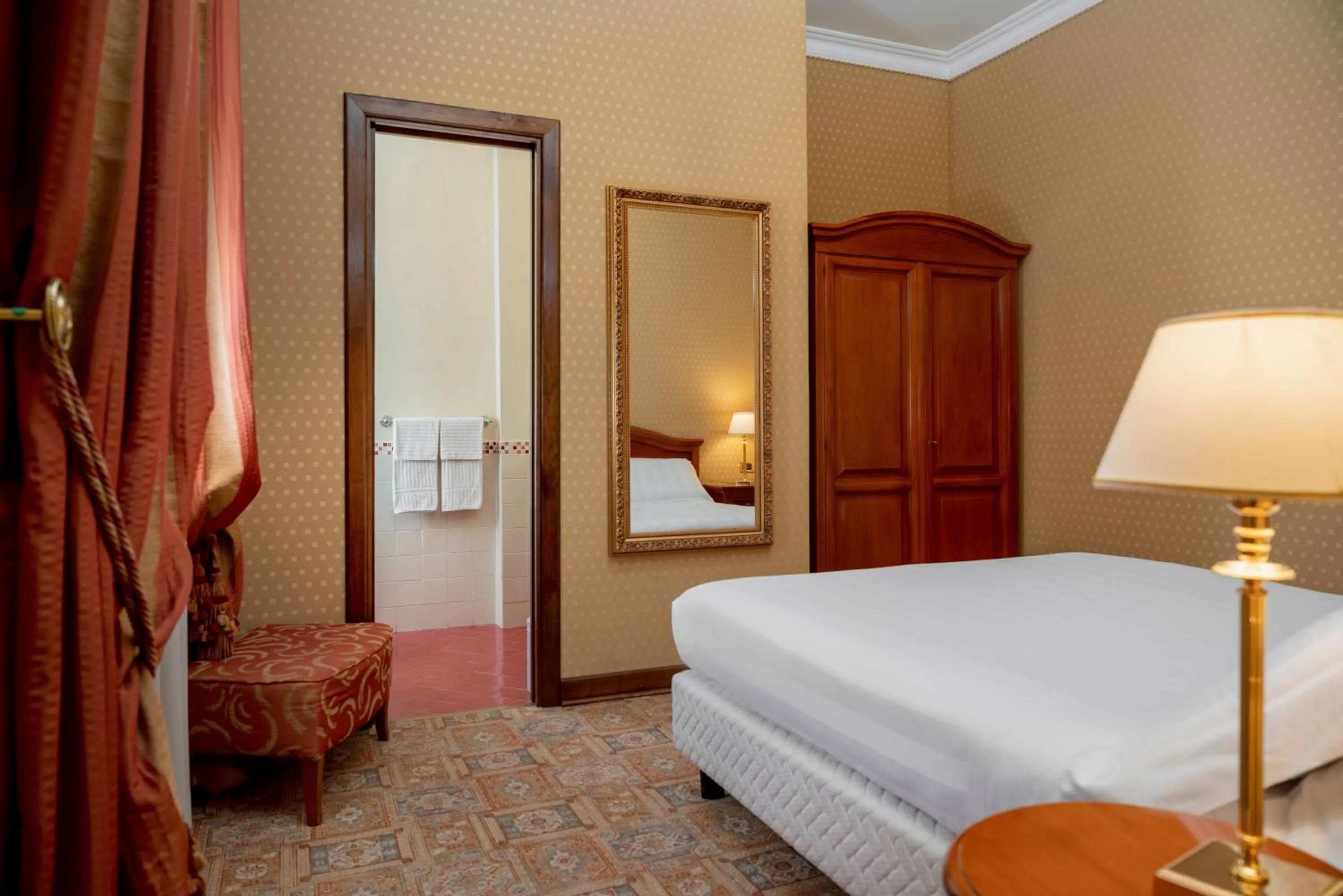 Suite - single occupancy in Hotel Oceania