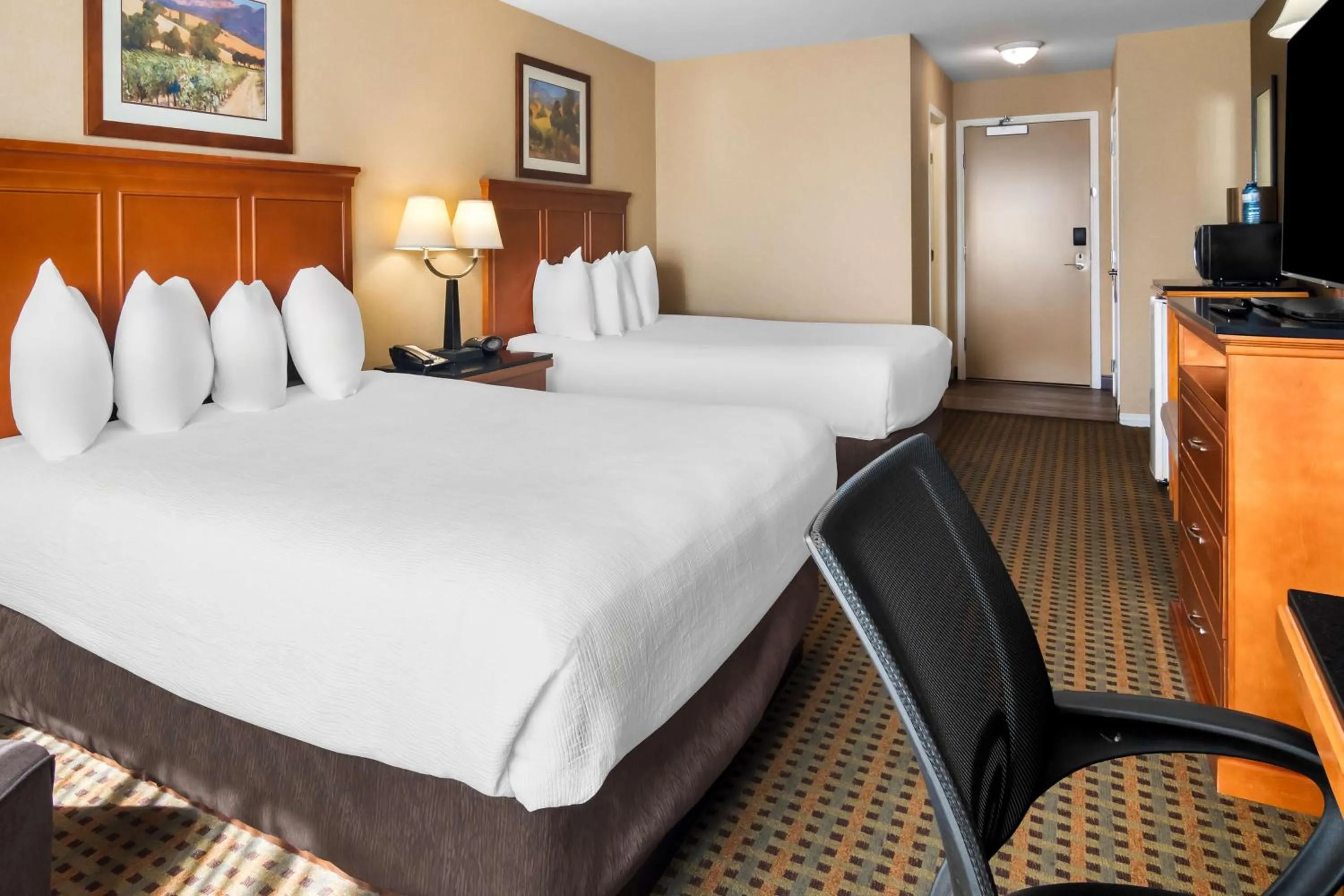 Queen Room with Two Queen Beds - Non-Smoking in Best Western Plus Osoyoos Hotel & Suites