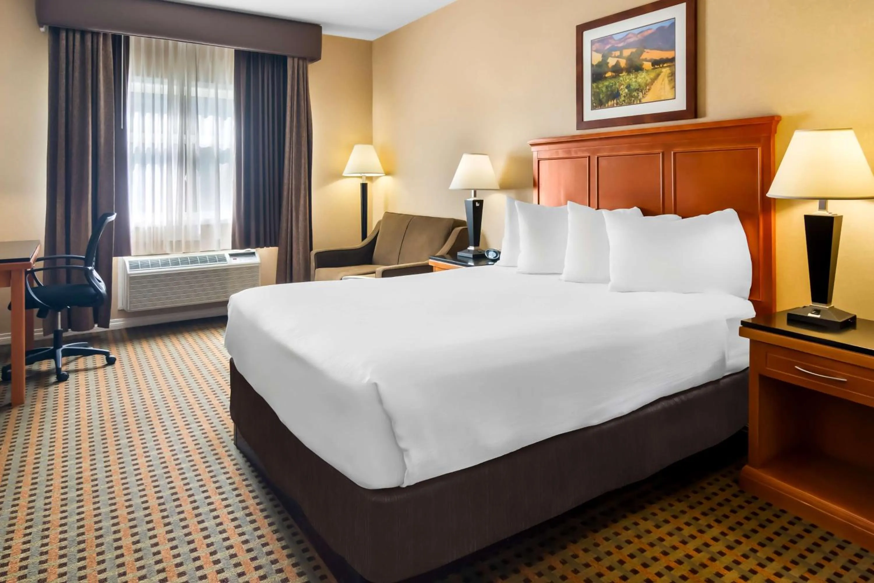King Room - Non-Smoking in Best Western Plus Osoyoos Hotel & Suites