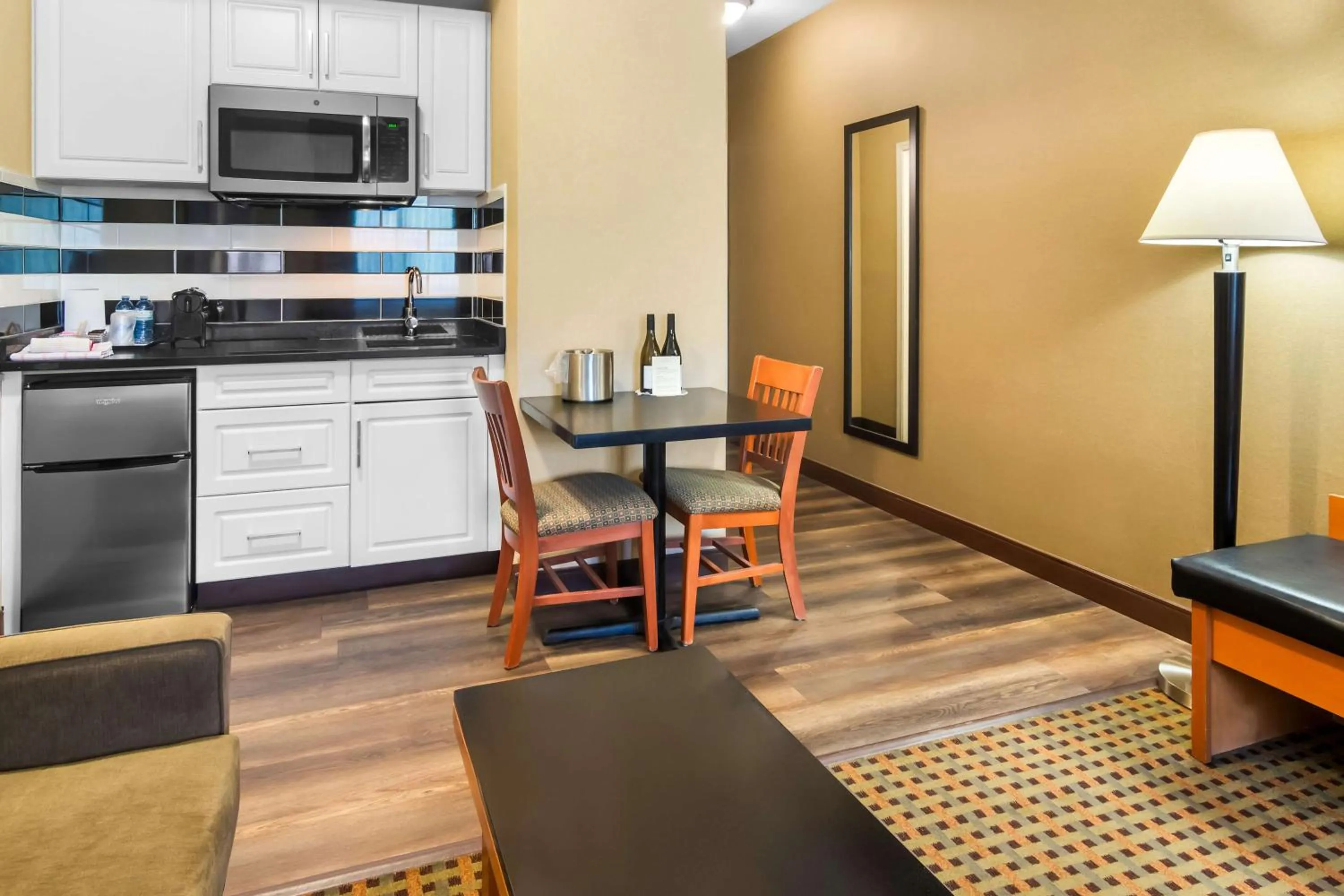 King Room with Sofa Bed - Non-Smoking in Best Western Plus Osoyoos Hotel & Suites