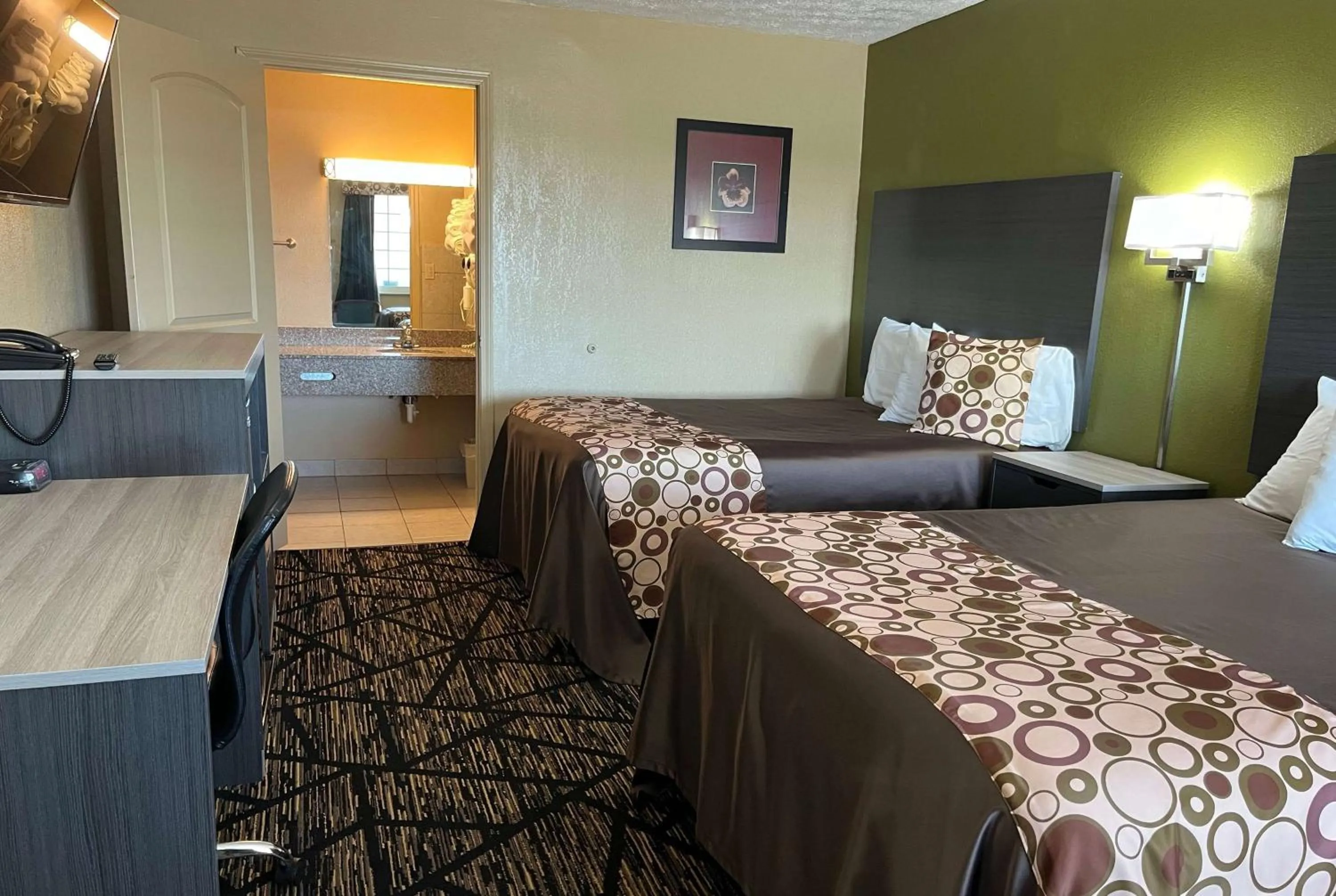 Double Room with Two Double Beds - Non-Smoking in Travelodge by Wyndham Mansfield