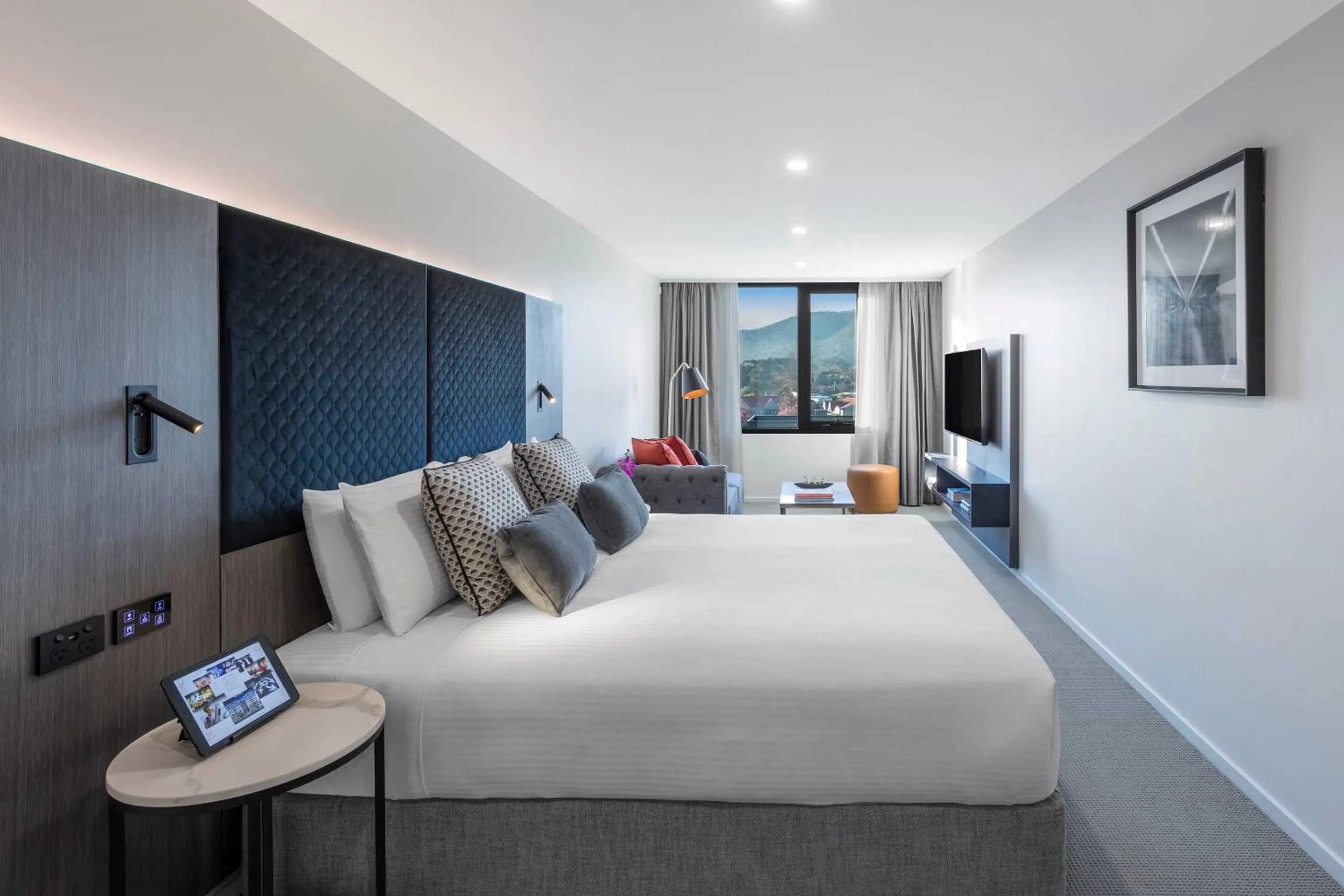 King Room in Deco Hotel Canberra