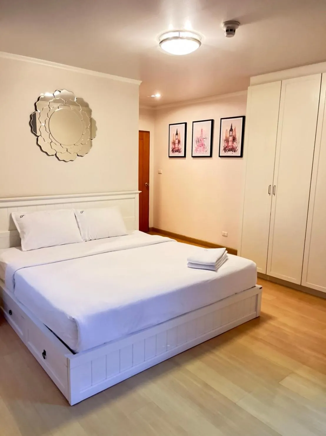 Two-Bedroom Suite in PACIFIC RESIDENCE 39