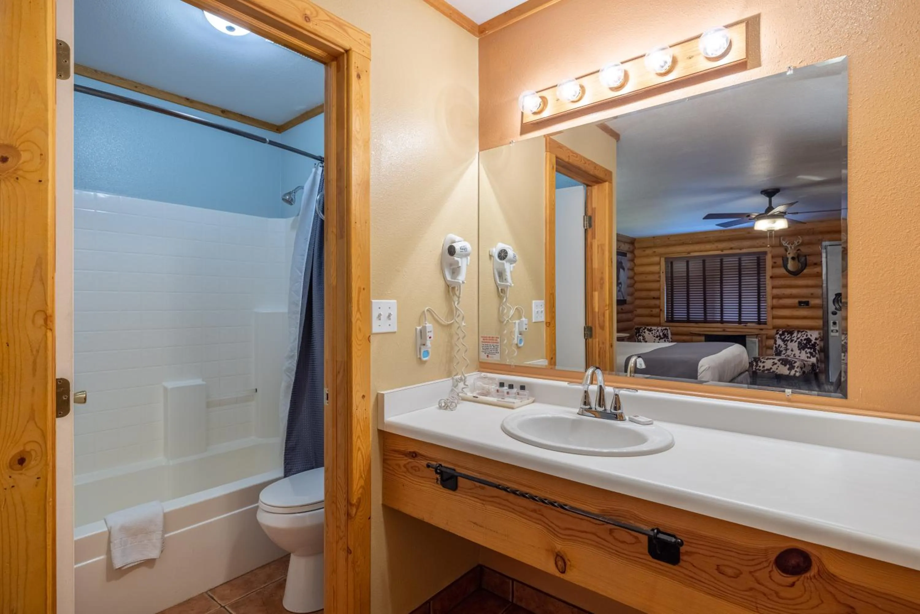 King Room - No Pets in Canyons Lodge- A Canyons Collection Property