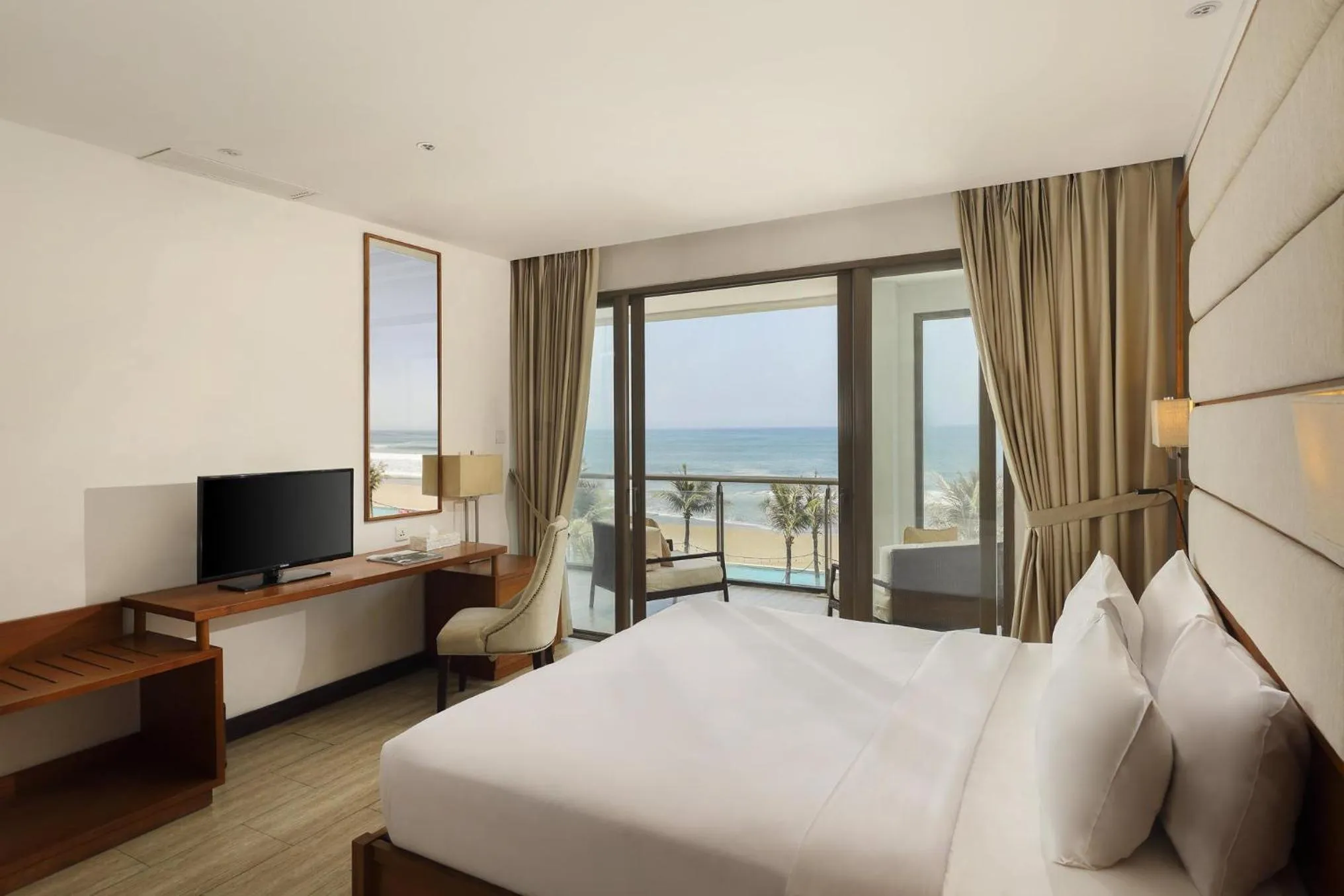 One-Bedroom Suite with Ocean View in Lv8 Resort Hotel